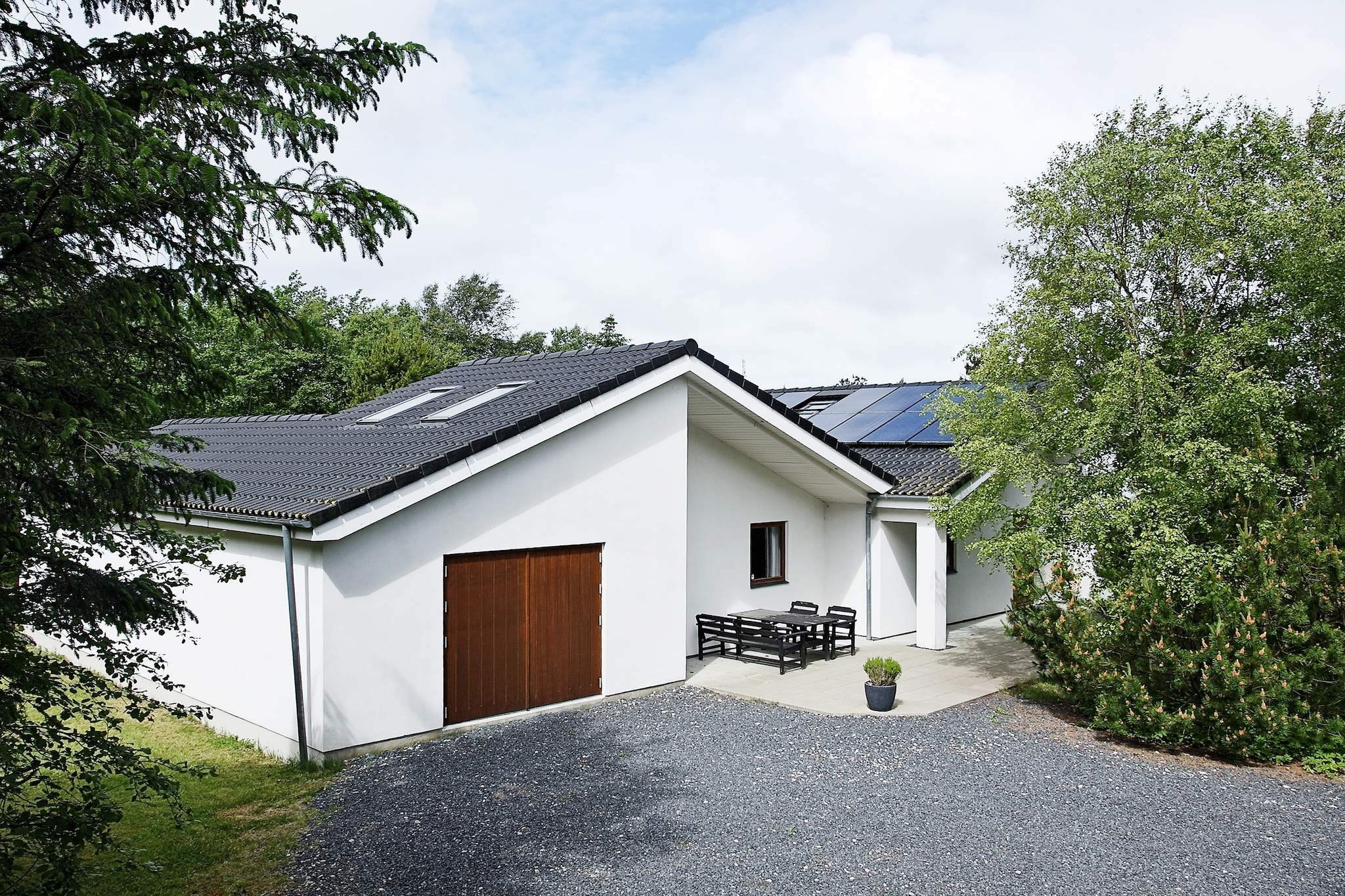 A holiday cottage of high standards with a wellness room, sauna,  steam shower and a whirlpool for 5 people. There is an activity room  with table football and billiard. This nature plot is close to sand  dunes and the sea. The house is suitable for two families. There is  modern furniture and floor heating throughout the whole house. No  letting to youth groups.A refundable deposit might be charged closer to your check-in date. TheÂ securityÂ depositÂ ensuresÂ aÂ smoothÂ stayÂ andÂ coversÂ any additionalÂ servicesÂ orÂ consumptionÂ charges.ThisÂ depositÂ coversÂ utilitiesÂ consumedÂ duringÂ yourÂ stay andÂ anyÂ additionalÂ servicesÂ thatÂ mayÂ beÂ taken.TheÂ finalÂ amountÂ willÂ beÂ adjustedÂ basedÂ onÂ actualÂ meter readings,Â actualÂ usageÂ ofÂ extraÂ services,Â andÂ anyÂ remaining balanceÂ willÂ beÂ refundedÂ withinÂ 21Â daysÂ afterÂ checkout.ThisÂ depositÂ simplyÂ actsÂ asÂ aÂ prepaymentÂ forÂ chargesÂ that Â youÂ wouldÂ anywaysÂ payÂ for,Â ensuringÂ aÂ seamlessÂ stayÂ and check-outÂ experience.