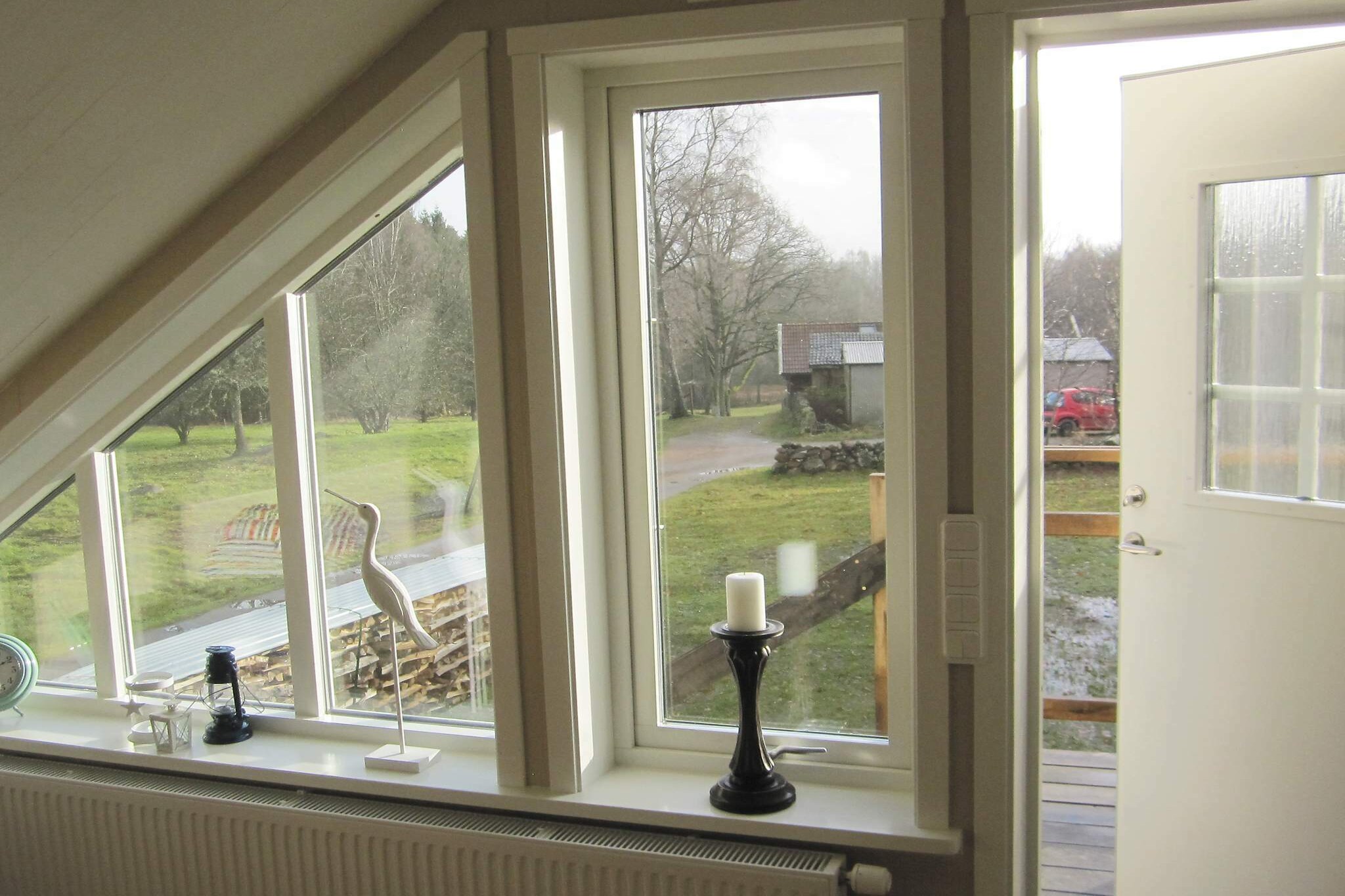 Internet Access DSL, Sitting room(5 m2)(2x single bed), open kitchen(5 m2)(cooker(electric), hood, coffee machine, microwave, fridge(+ freezer)), Living/bed room(35 m2)(double folding bed, TV(swedish TV channels), DVD player, radio, CD player), bathroom(floor heating)(washbasin, shower, toilet, washing machine), heating(electric), garden, garden furniture, BBQ, air to water heatpump