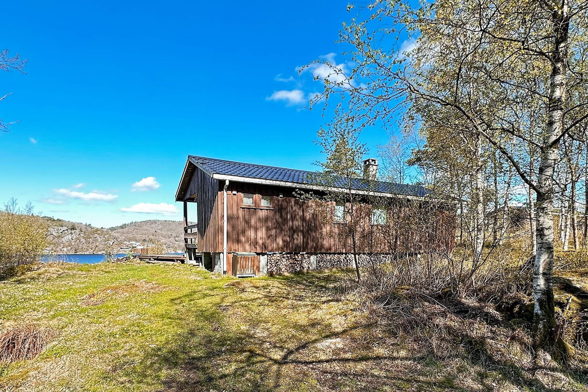 HUS 55768  HYTTE D