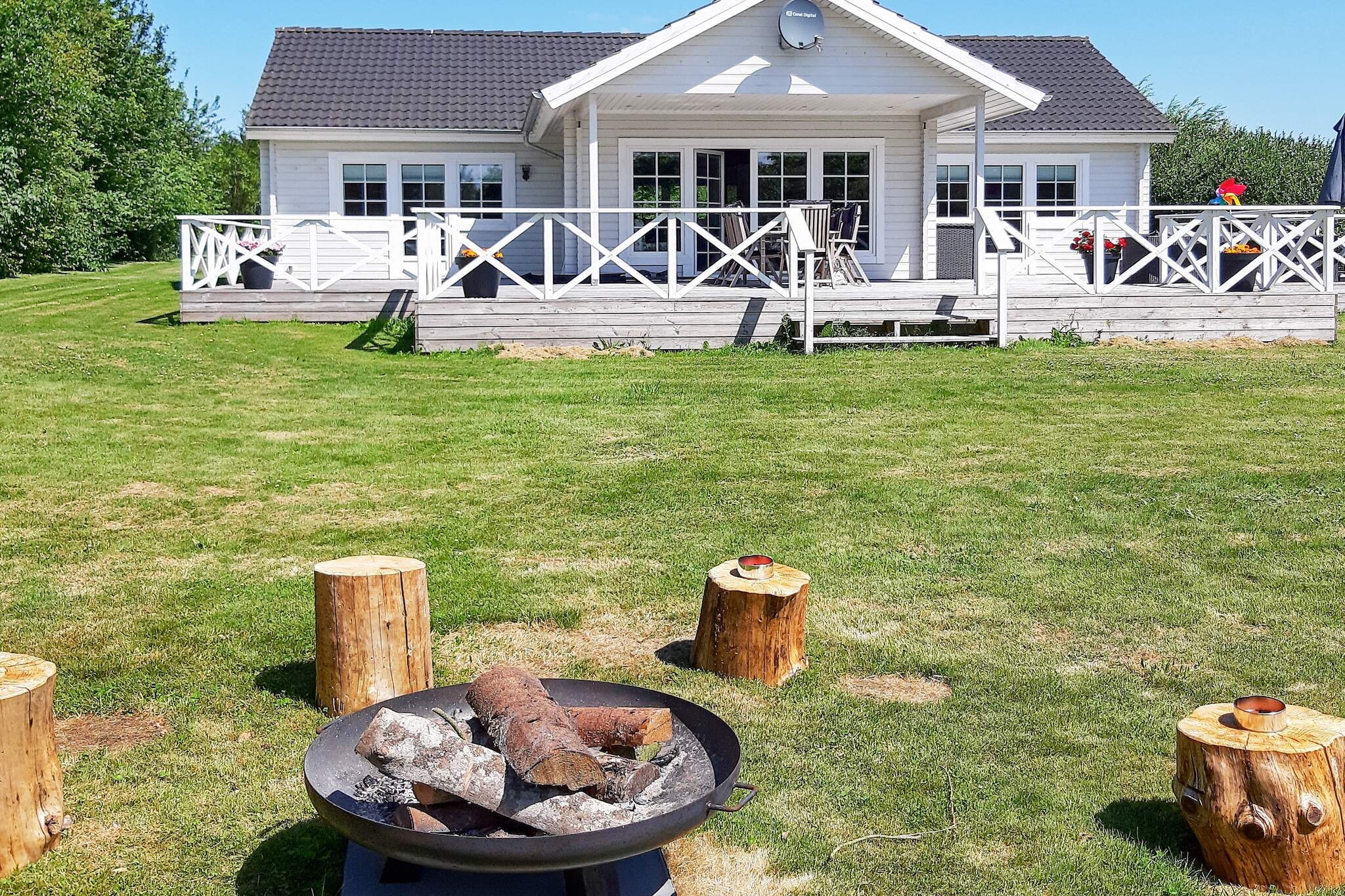 Bright and modern holiday cottage on large natural plot in scenic natural area at Knud Strand. Bright layout with combined kitchen and living room with comfortable furniture in the living room. Energy-friendly air-to-air heat pump in the living room. The bedrooms have electric radiators. The kitchen has ceramic cooker, fridge/freezer etc. 3 spacious bedrooms. The large bathroom has i.a. underfloor heating and a whirlpool where you can relax after an active day. From the living room you have access to the terrace of which a part is covered. No letting to youth and builder groups.A refundable deposit might be charged closer to your check-in date. The security deposit ensures a smooth stay and covers any additional services or consumption charges.This deposit covers utilities consumed during your stay and any additional services that may be taken.The final amount will be adjusted based on actual meter readings, actual usage of extra services, and any remaining balance will be refunded within 21 days after checkout.This deposit simply acts as a prepayment for charges that  you would anyways pay for, ensuring a seamless stay and check-out experience.