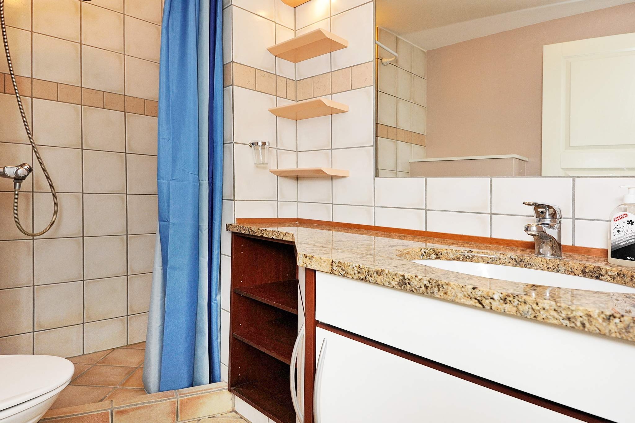 Rietgedekt huisje met spa - Binnen