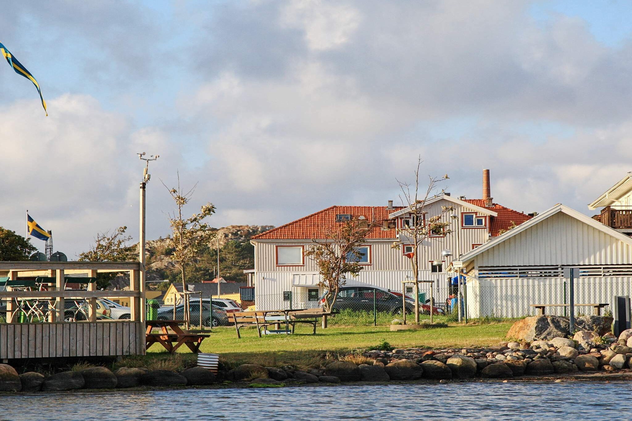 Internet Access DSL, Kitchen(cooker(electric), hood, coffee machine, microwave, dishwasher, fridge-freezer), Living/bed room(TV(swedish TV channels), DVD player, radio, CD player), bedroom(2x single bed, double bed), bedroom(single bed), bathroom(washbasin, shower, toilet, washing machine), tumble dryer, balcony, heating(electric), garden furniture, parking