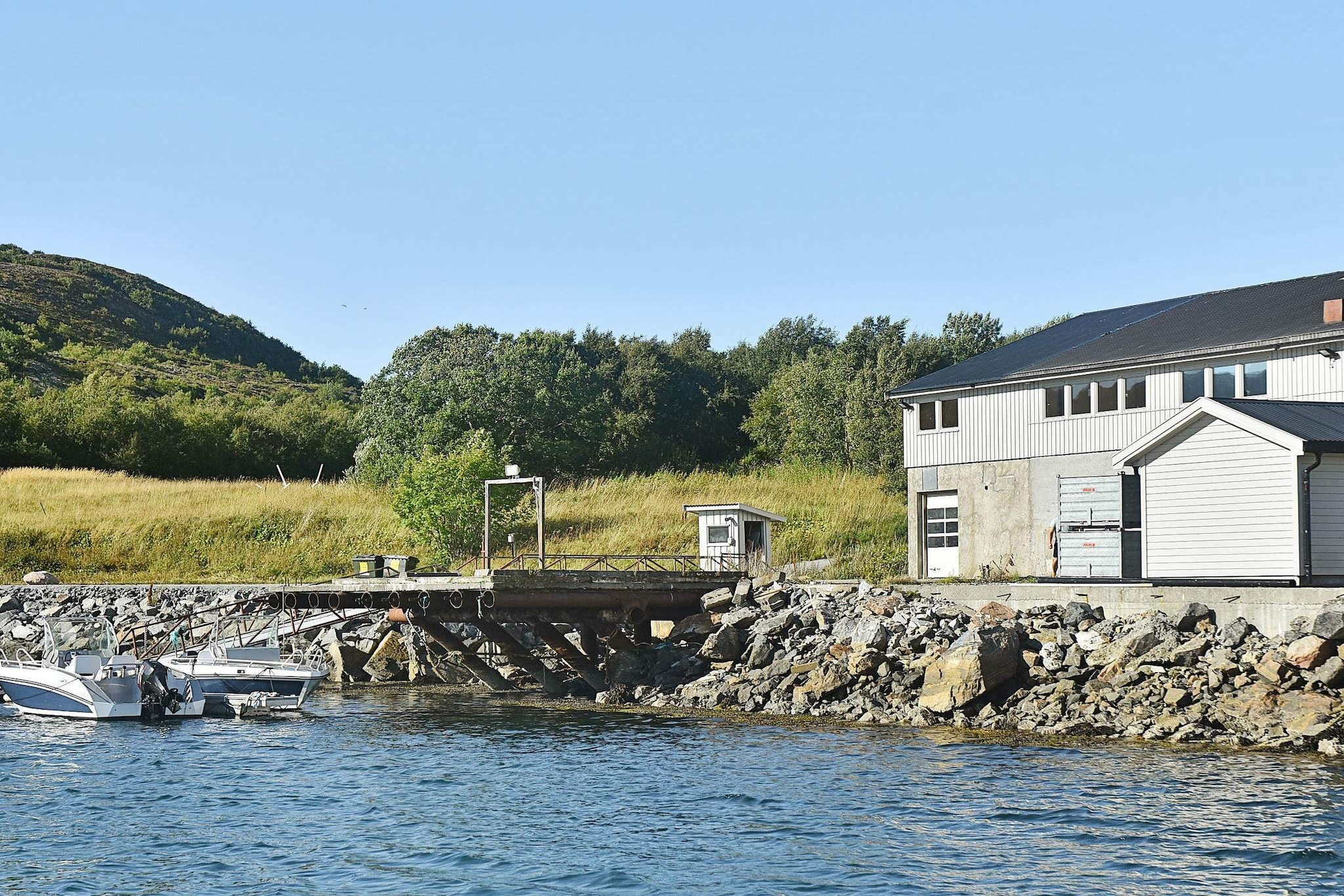 This is the perfect holiday apartment for a fishing holiday, located right by the fjord with excellent fishing conditions. The apartment is completely renovated in 2016. The building consists of two floors where the apartment is on the 1st floor. The ground floor is a storage room. Plenty of parking space. The plot is hilly with a rock behind the house. Wonderful fjord view and beautiful sunsets. This unit occupies the main part of the building, while unit 60733 is 15 metres away. The single beds can be combined and the double bed can be divided. International channels via Astra1. Linen and electricity expenses are included in the rent. Go hiking along the sea or higher up in the mountains. There is a beach 4 km away. Visit Botngård with shops, bowling and an ice arena. The boats are 20 metres away, tied up to a floating dock. Book these when you book the house. 19 ft boats with 50 hp 4-stroke motors, chartplotter/gps/sonar, 6 rodholders and life jackets for rent. Several boats are available for rent upon request well in advance. 800 litre freezing capacity. There is a separate building for gutting the fish and an outdoor fish cleaning table. Storage room for your fishing equipment and drying clothes. You can go fishing all year round! 5 km to Ryvatnet, a lake with trout up to 2 kg. 50 km to a salmon and trout river, Nordelva.