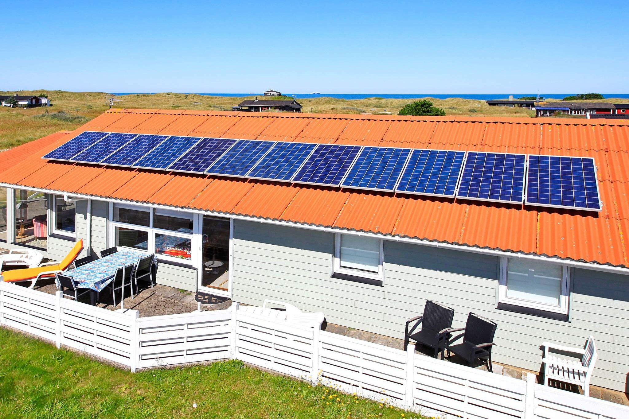 This is a bright and spacious holiday cottage on a large natural plot,  close to a family friendly beach and with a view of sand dunes. The  solar cells provide clean energy. Enjoy the sunroom with its view of the  dunes. There is also a fenced-in terrace. There is an outdoor shower,  swing set and bonfire ring outside. Unit 89136 is your next door  neighbour.
