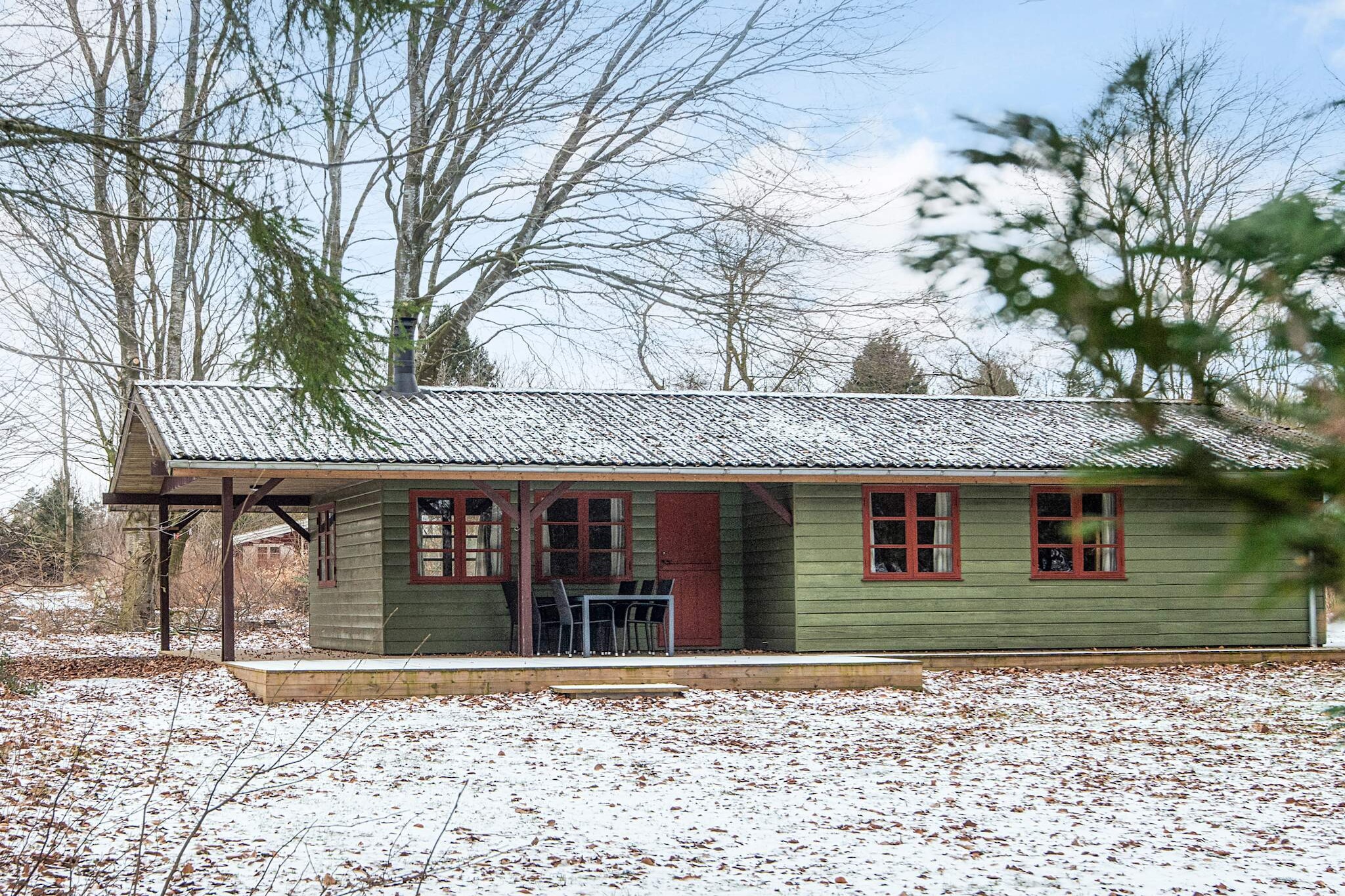 Well-appointed cottage with nice furniture. The house is located on a secluded natural plot with lawn. Distance to swimming pool approx. 600 m. Visit one of the cozy Jutland towns, Haderslev, Åbenrå or Ribe and experience the incredible bird life of the Wadden Sea.

A refundable deposit might be charged closer to your check-in date. This deposit covers utilities consumed during your stay and any additional services that may be taken. The final amount will be adjusted based on actual meter readings, actual usage of extra services, and any remaining balance will be refunded within 21 days after checkout.