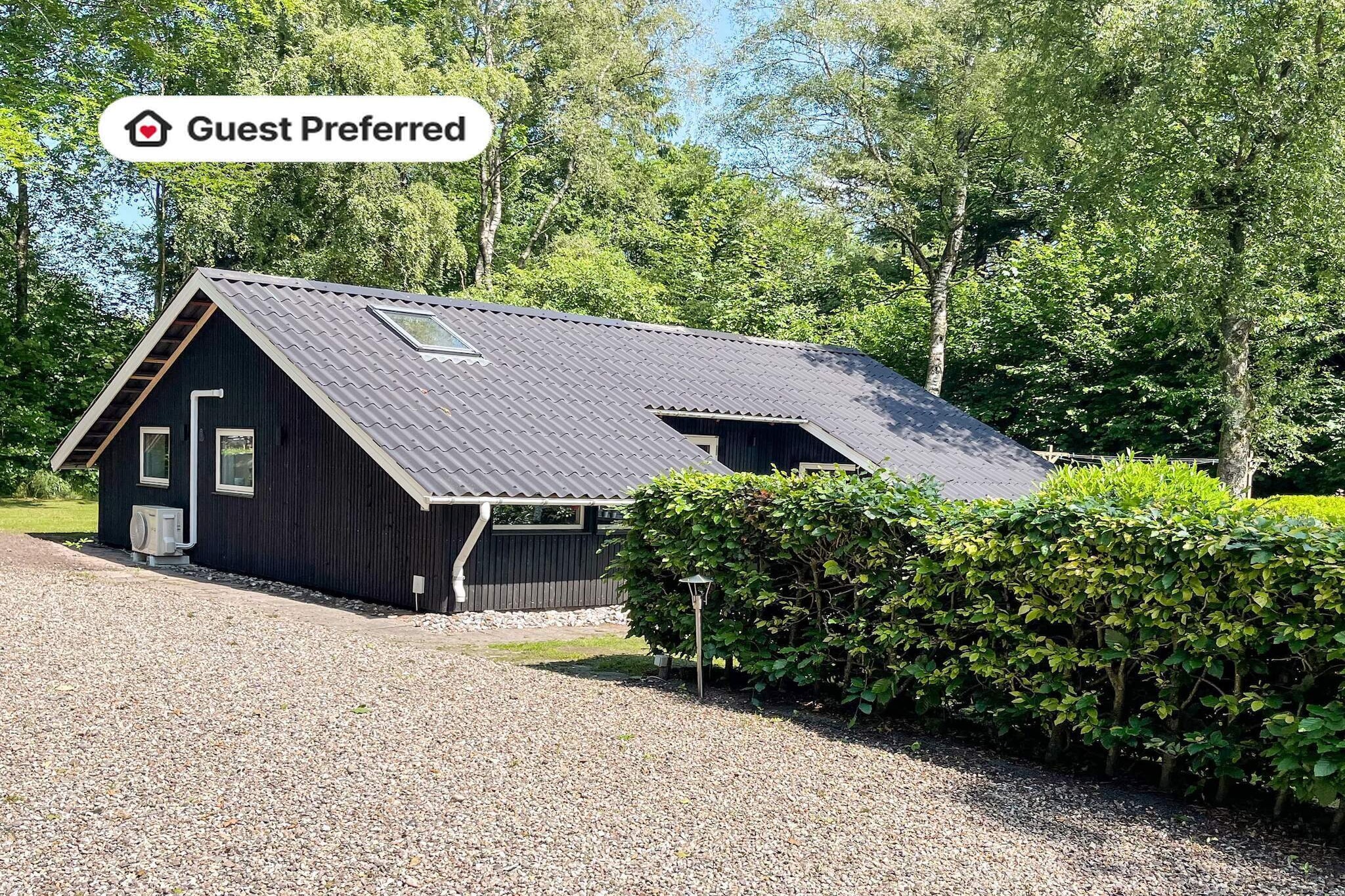 Familiehuisje met terras en gazon