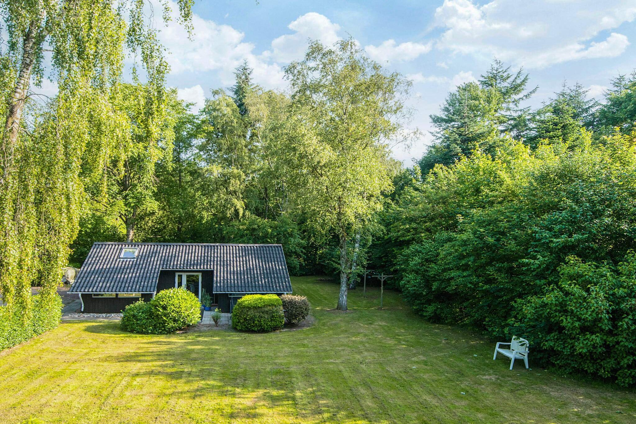 Familiehuisje met terras en gazon