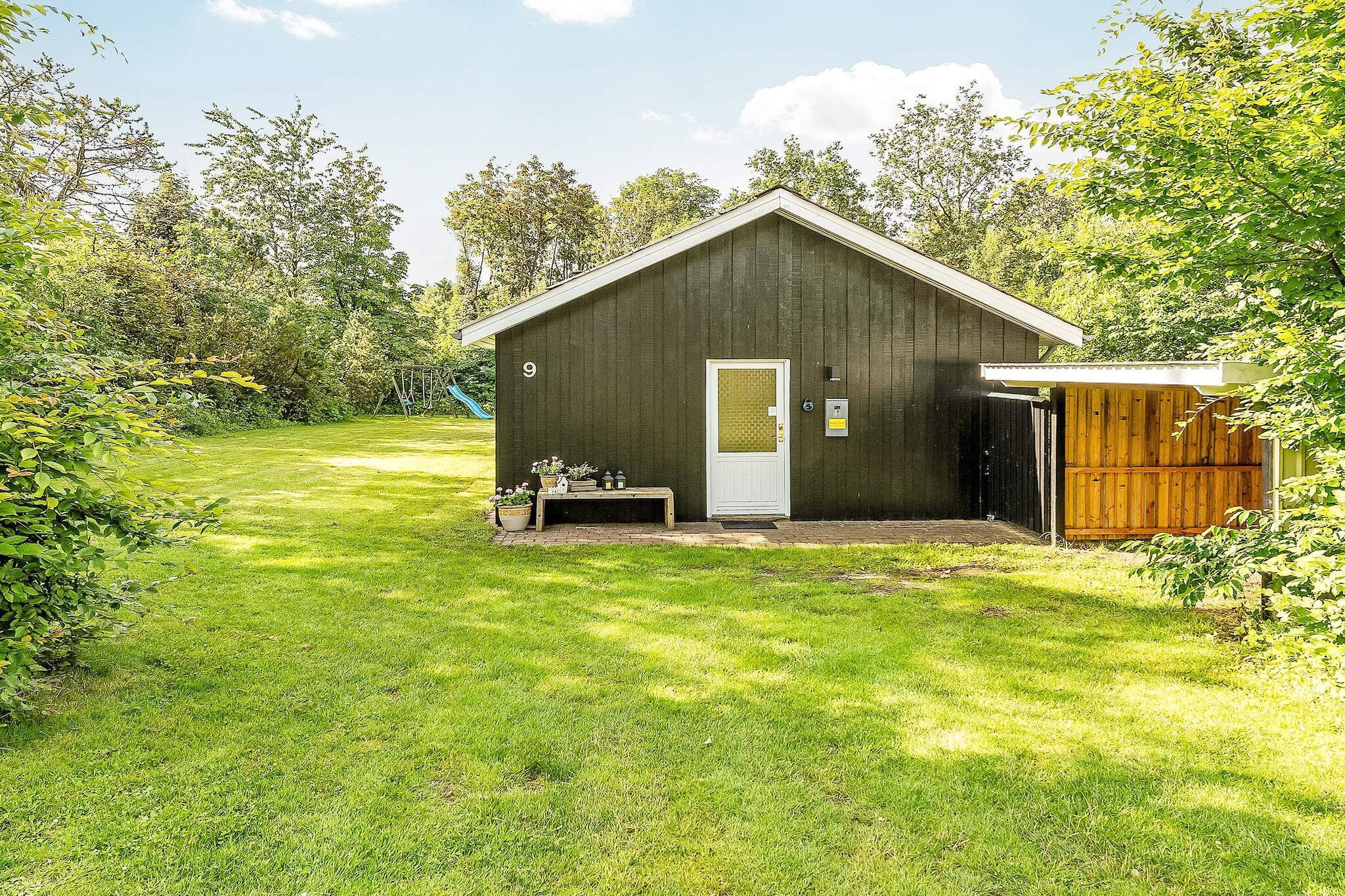 Quiet and unobtrusively located summer house on good natural grounds. The house has a good interior design with older furniture and STOFA nets. Bathroom with shower. 3 good bedrooms, including 2 bunk rooms for the children. Terrace of 12 m². A house for tenants who do not make demands. It's about. 2,000 meters to the swimming pool. Not for rent to youth groups.A refundable deposit might be charged closer to your check-in date. The security deposit ensures a smooth stay and covers any additional services or consumption charges.This deposit covers utilities consumed during your stay and any additional services that may be taken.The final amount will be adjusted based on actual meter readings, actual usage of extra services, and any remaining balance will be refunded within 21 days after checkout.This deposit simply acts as a prepayment for charges that  you would anyways pay for, ensuring a seamless stay and check-out experience.