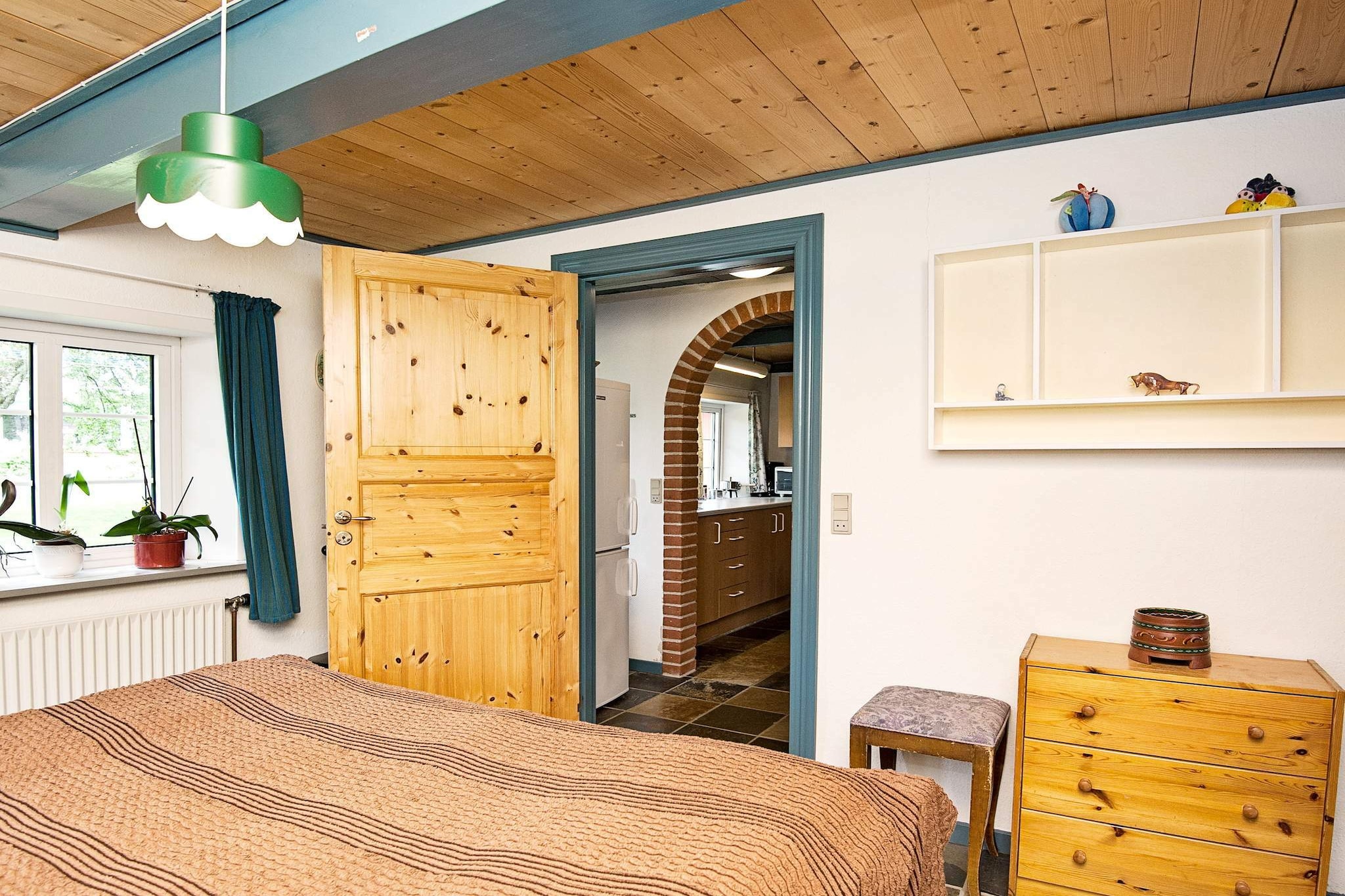 Kitchen(floor heating)(cooker(4 ring stoves, gas), hood, coffee machine, fridge-freezer, washing machine), Living/bed room(TV(satellite, german television channels, danish TV channels (DR1 and TV2)), CD player, stereo unit, high chair), bedroom(double bed, children\'s bed), bedroom(double bed), bathroom(floor heating)(bathtub or shower, washbasin, toilet), terrace