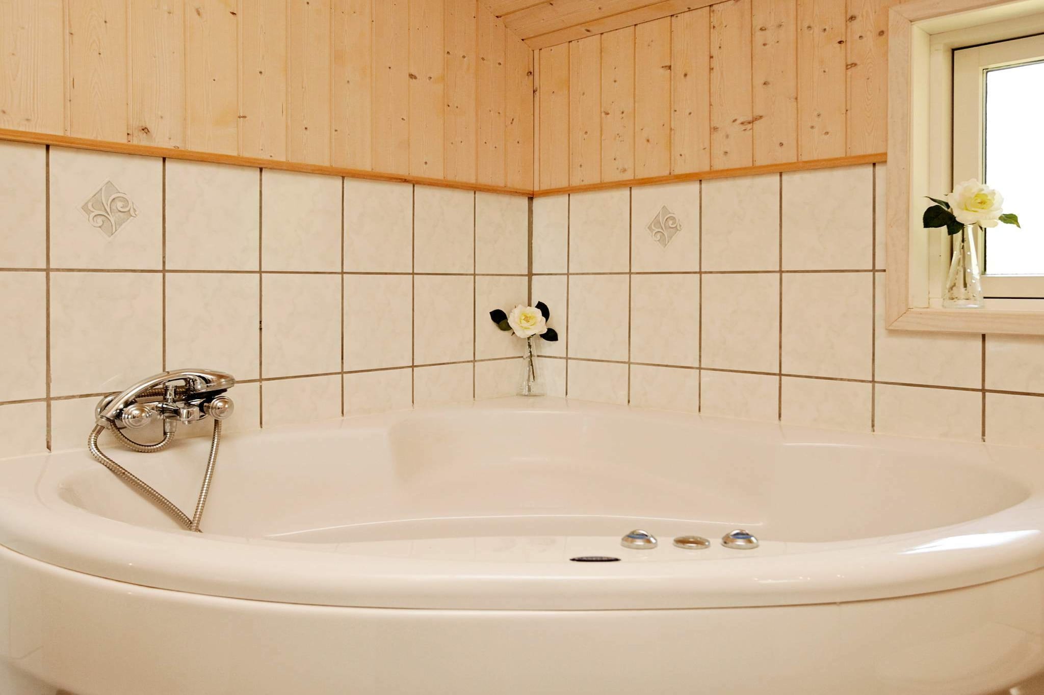 Holiday home with whirlpool and sauna located right next to the popular Golf Course Hvide Klit. The house is well furnished with a large kitchen / dining room, where the whole family can enjoy themselves and from the dining area you can follow the rich wildlife that is in the area. From the living room there is access to the terrace, which is partially covered, so you can enjoy the warm summer evenings. There is a swing set and trampoline (used at your own risk / insurance). There are good bedrooms and a large bathroom with whirlpool and sauna.
A refundable deposit might be charged closer to your check-in date. This deposit covers utilities consumed during your stay and any additional services that may be taken. The final amount will be adjusted based on actual meter readings, actual usage of extra services, and any remaining balance will be refunded within 21 days after checkout.