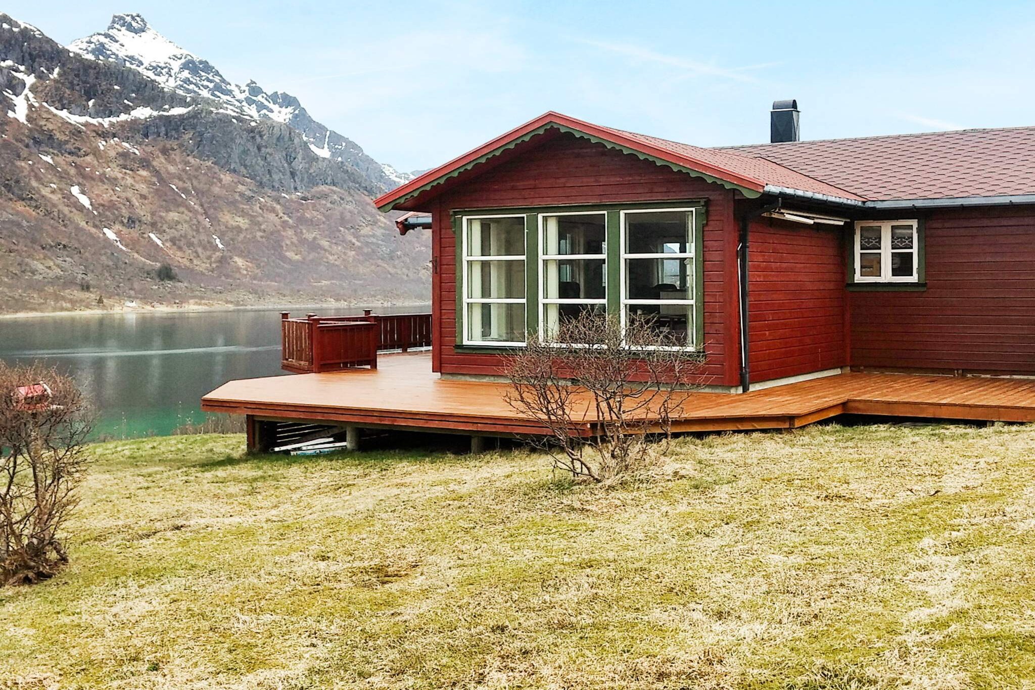 open kitchen(cooker(electric), hood, coffee machine(filter), microwave, dishwasher, fridge, freezer(100-139L), washing machine), Living/bed room(42 m2)(TV(satellite, norvegian TV channels ), DVD player), bedroom(double bed), bedroom(double bed, bunk bed), bedroom(single bed), bathroom(floor heating)(bathtub or shower, washbasin, toilet), bath tub(outside), heating(electric), terrace(45 m2), terrace(roofed, 15 m2), garden furniture, BBQ, air to air heatpump