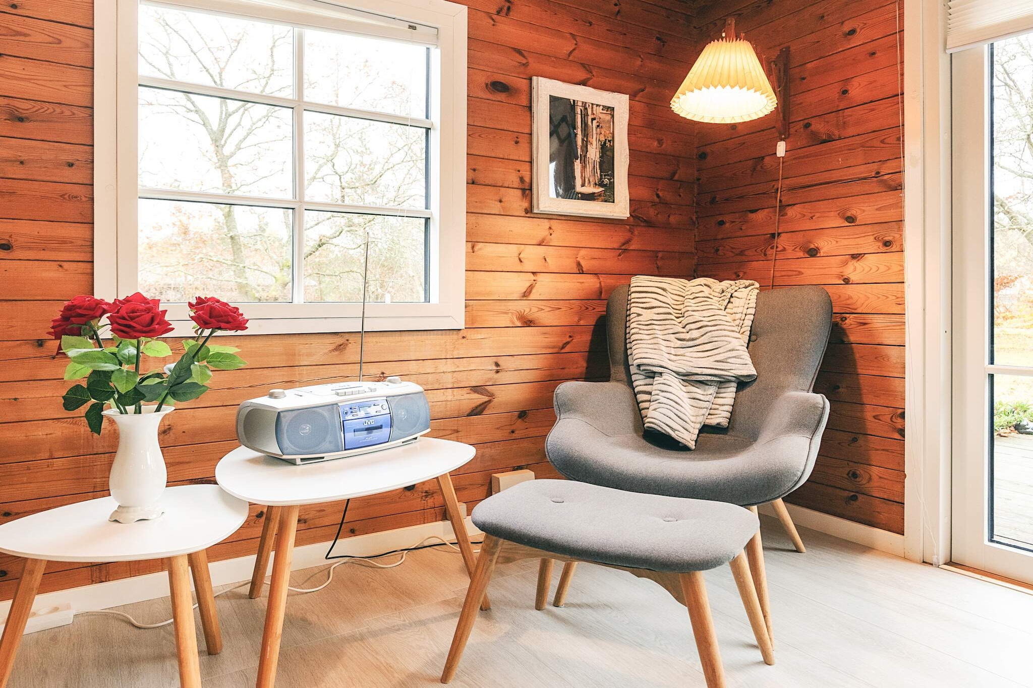 open kitchen(cooker(electric), hood, coffee machine, dishwasher, fridge(+ freezer), washing machine), Living/bed room(TV, radio), bedroom(double bed), bedroom(2x single bed), bathroom(floor heating)(bathtub or shower, washbasin, toilet), carport, heating(electric), terrace, BBQ, air to air heatpump