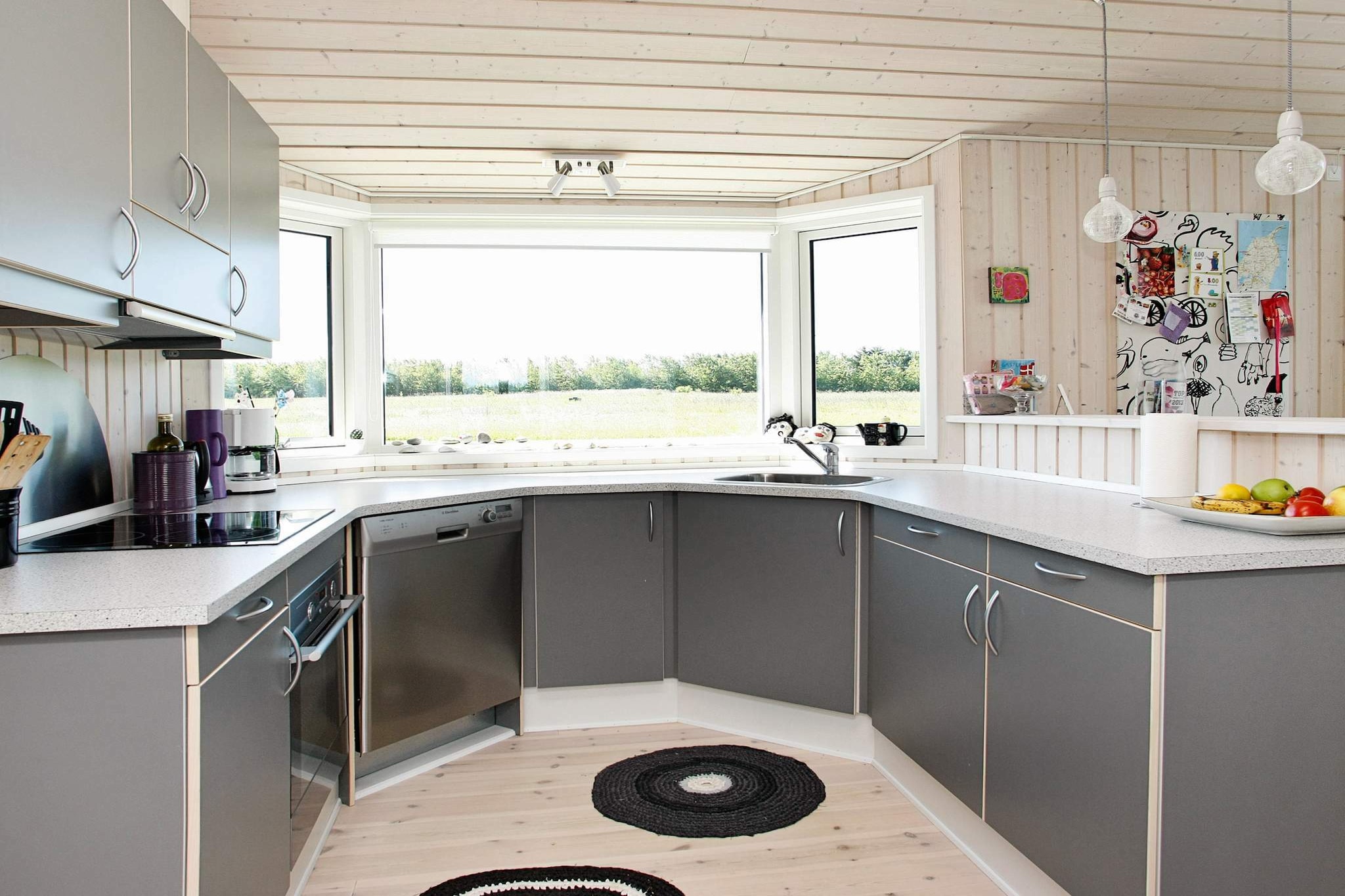 open kitchen(cooker(electric), hood, coffee machine, dishwasher, fridge-freezer, washing machine), Living/bed room(TV, high chair, chromecast), bedroom(double bed), bedroom(double bed), bedroom(2x single bed), bathroom(floor heating)(bathtub or shower, washbasin, toilet), heating(electric), terrace, terrace(roofed), BBQ, air to air heatpump, chromecast