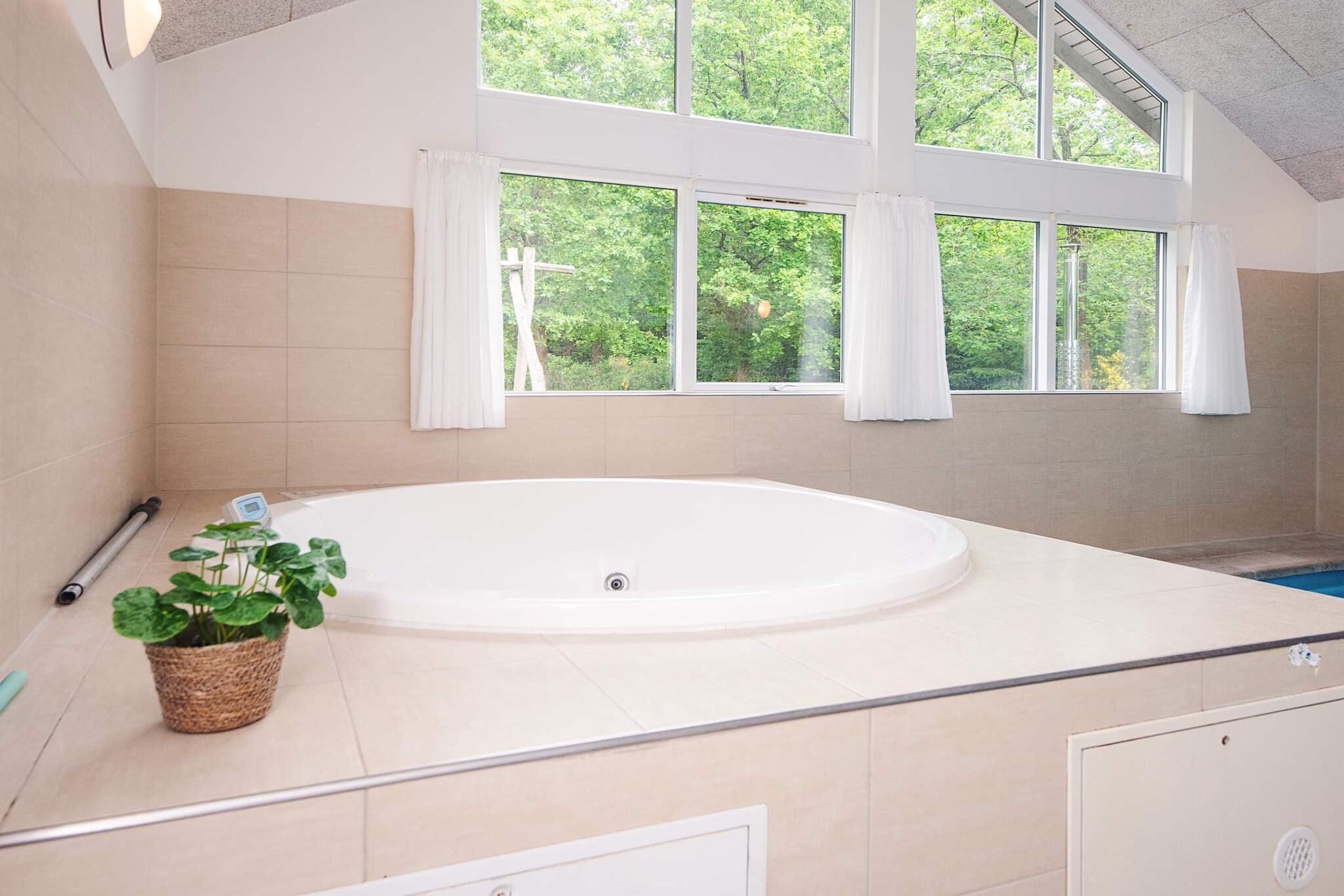 Luxe zwembadresort in Henne