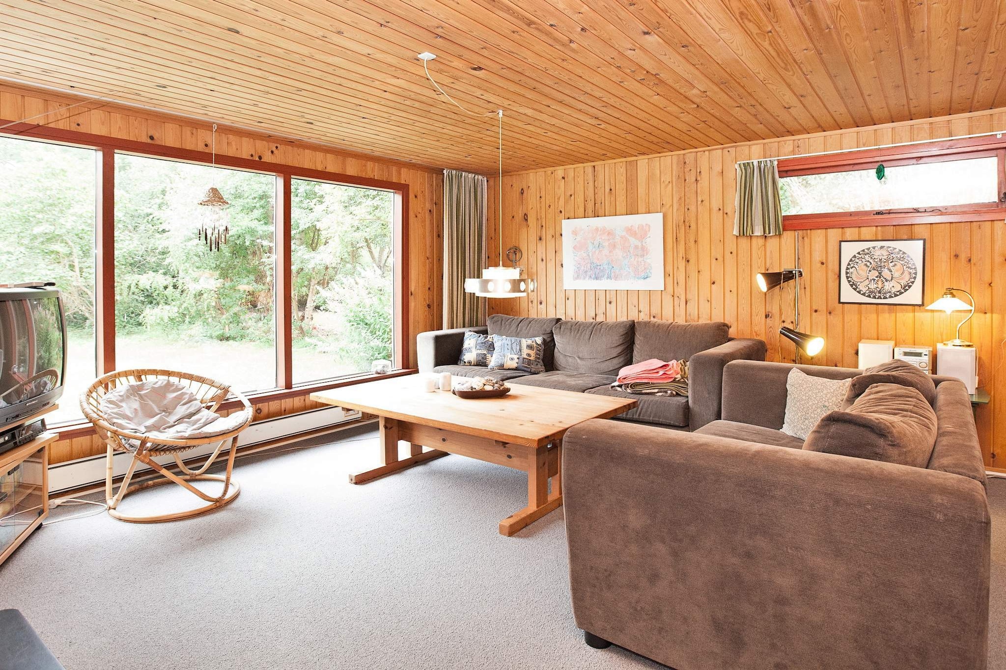 open kitchen(cooker(electric), hood, coffee machine, microwave, dishwasher, fridge, freezer(60-99L), washing machine), Living/bed room(30 m2)(TV(satellite, german television channels), DVD player, stereo unit, high chair), bedroom(double bed), bedroom(double bed), bedroom(2x bunk bed), bathroom(bathtub or shower, washbasin, toilet), carport, heating(electric), terrace, garden furniture, BBQ