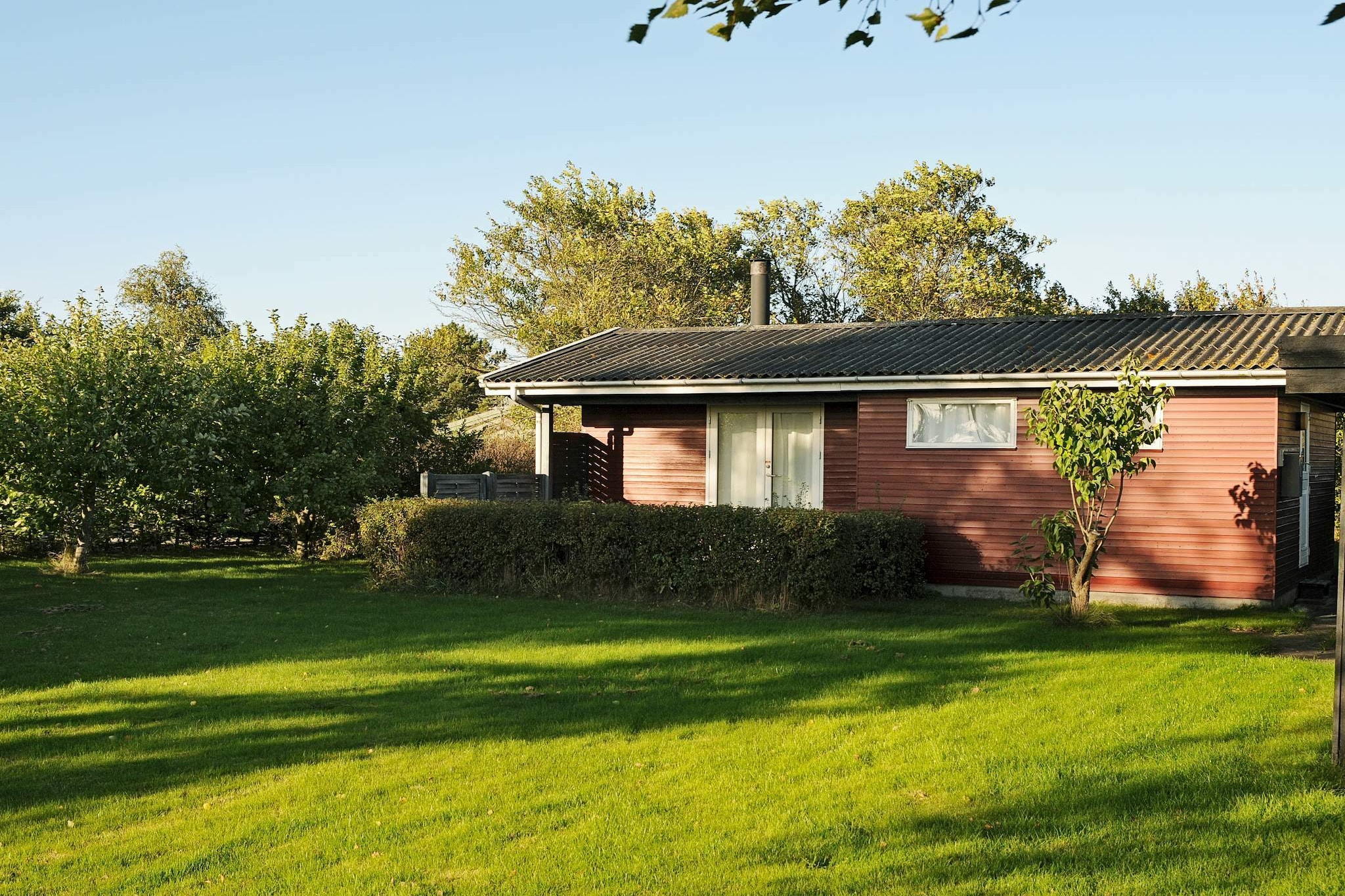 Holiday cottage approx. 160 m from Tørresø Strand. Combined living and dining room furniture in the Danish quality television and radio with CD player. The living room has direct access to the terrace. Located on a 818 m2 large plot approx. 160 m from the beach.A refundable deposit might be charged closer to your check-in date. The security deposit ensures a smooth stay and covers any additional services or consumption charges.This deposit covers utilities consumed during your stay and any additional services that may be taken.The final amount will be adjusted based on actual meter readings, actual usage of extra services, and any remaining balance will be refunded within 21 days after checkout.This deposit simply acts as a prepayment for charges that  you would anyways pay for, ensuring a seamless stay and check-out experience.