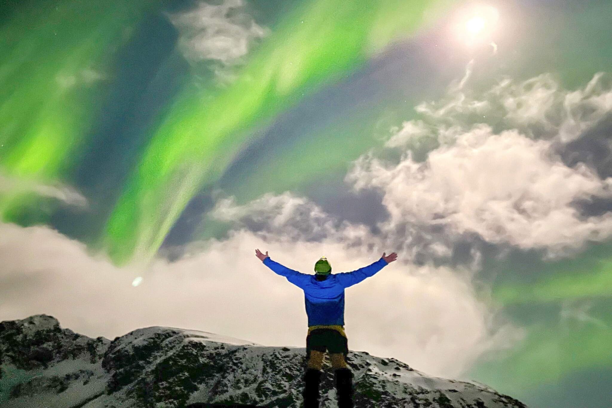 Internet Access DSL, open kitchen(10 m2)(cooker(electric), hood, coffee machine(filter), waffle iron, microwave, dishwasher, fridge, freezer(200-249L), washing machine), Living/bed room(10 m2)(double folding bed, TV(satellite, norvegian TV channels ), DVD player, radio, stereo unit), bedroom(6 m2)(single bed, double bed), bathroom(washbasin, shower, toilet), heating(electric), terrace(12 m2), garden, garden furniture, BBQ