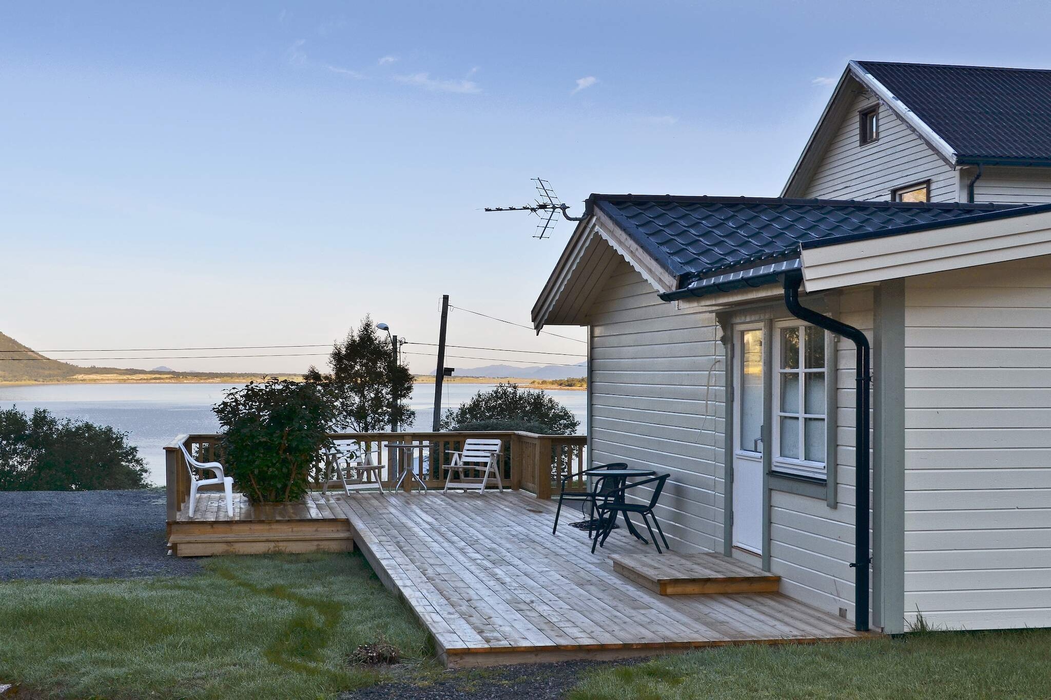 Cozy holiday cottage in Morfjorden on the north side of Austvågøya. From the cottage and the terrace is a great view of the beautiful fjord landscape. Nice area for mountain hikes and summit skiing in the winter. Rich sea fishing in the fjord, boats for rent. The cottage was built in 1985 and renovated in 2015. Large terrace with outdoor furniture is facing the sunny side to the west and north where the midnight sun in spring and summer can be seen on beautiful evenings. 2 bedrooms, one with double bed and one with bunk beds for 2 pers. An extra bed in the living room. Free internet and TV with international channels, including German. Outdoor wood-fired sauna shared with 2 other rental units; firewood/heating costs NOK 500. From the sauna, there is a magnificent view of the fjord landscape, the sunset and the midnight sun in the north. Great hiking terrain for the whole family along the sea and up in the mountains. Along the south side of the fjord are large dunes and idyllic sandy beach. Large wetland area with rich bird life. In winter, summit hikes in the area are popular, where you can go up the mountain and ski from the mountain tops down to the sea. Further south is the fishing village Laukvik with the open sea outside. Here you can walk along the large pier that protects the harbor and enjoy the salty sea air. 43 km to Svolvær which is the capital of Lofoten. Good starting point for car trips around Lofoten and Vesterålen through the car ferry from Fiskebøl to Melbu. Great sea fishing. You can fish inside the fjord or in the open sea area outside the fjord. In addition to common sea fish, there are salmon and sea trout. 16 foot boat with 25 hp engine for rent. Sonar, chart plotter, gps and pole holders also for rent. The boats are located at the floating dock in the marina at Fiskebøl, 9 km from the house. The boat is available 1.5-1.10 and must be pre-booked.