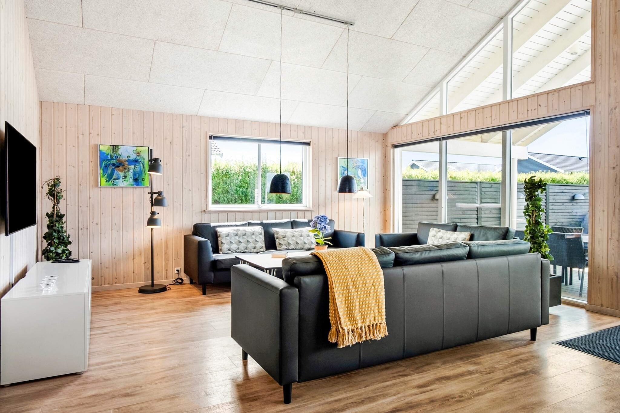 Luxe vakantieverblijf met zwembad aan zee
