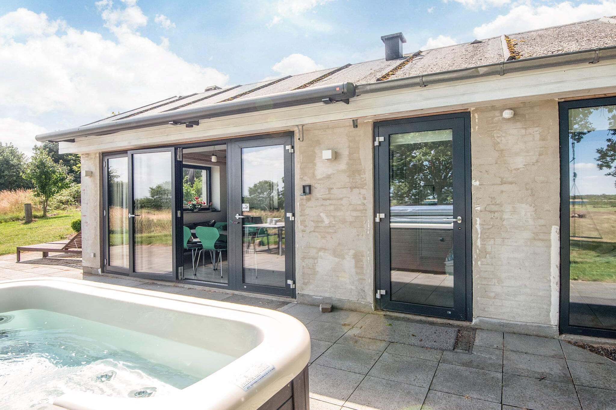 Internet Access DSL, open kitchen(cooker(electric), hood, coffee machine, microwave, dishwasher, freezer(> 250L), fridge-freezer, tumble dryer, washing machine), Living/bed room(double folding bed, TV(satellite), CD player, stereo unit), bedroom(double bed), bedroom(2x bunk bed), bathroom(floor heating)(bathtub or shower, washbasin, toilet), Bubble bath(outside, heated, 6 persons), sauna(indoor, heated, 4 persons), heating(electric), terrace, geothermal energy