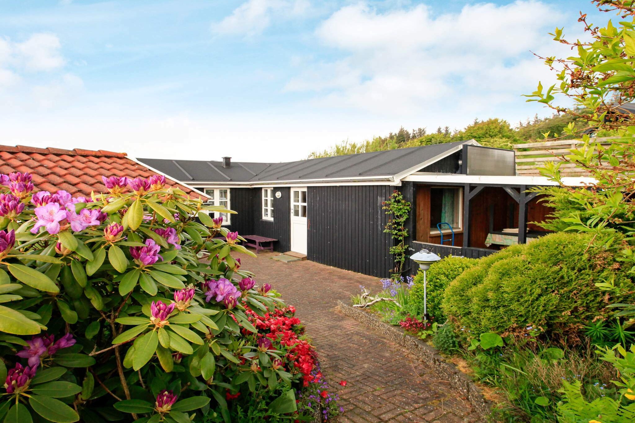 Kitchen(cooker(electric), hood, coffee machine, dishwasher, fridge, washing machine), Living/bed room(TV), bedroom(double bed), bedroom(single bed), bedroom(single bed), bathroom(floor heating)(bathtub or shower, washbasin, toilet), conservatory, heating(electric), terrace, terrace(roofed), BBQ, fish cleaning table