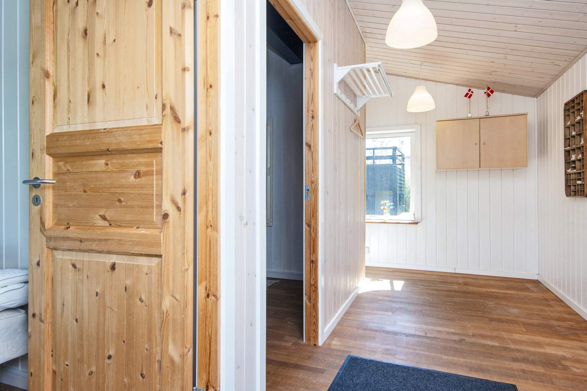 Annex: (2x double bed)\n\nopen kitchen(cooker(electric), hood, coffee machine, microwave, dishwasher, fridge(+ freezer), tumble dryer, washing machine, high chair), Living/bed room(TV, CD player, stereo unit, high chair), bedroom(double bed, children\'s bed), bedroom(2x single bed, children\'s bed), bedroom(2x single bed), bathroom(floor heating)(bathtub or shower, washbasin, toilet), bathroom(floor heating)(bathtub or shower, washbasin, toilet), bath tub(outside), heating(electric), terrace, BBQ, air to air heatpump
