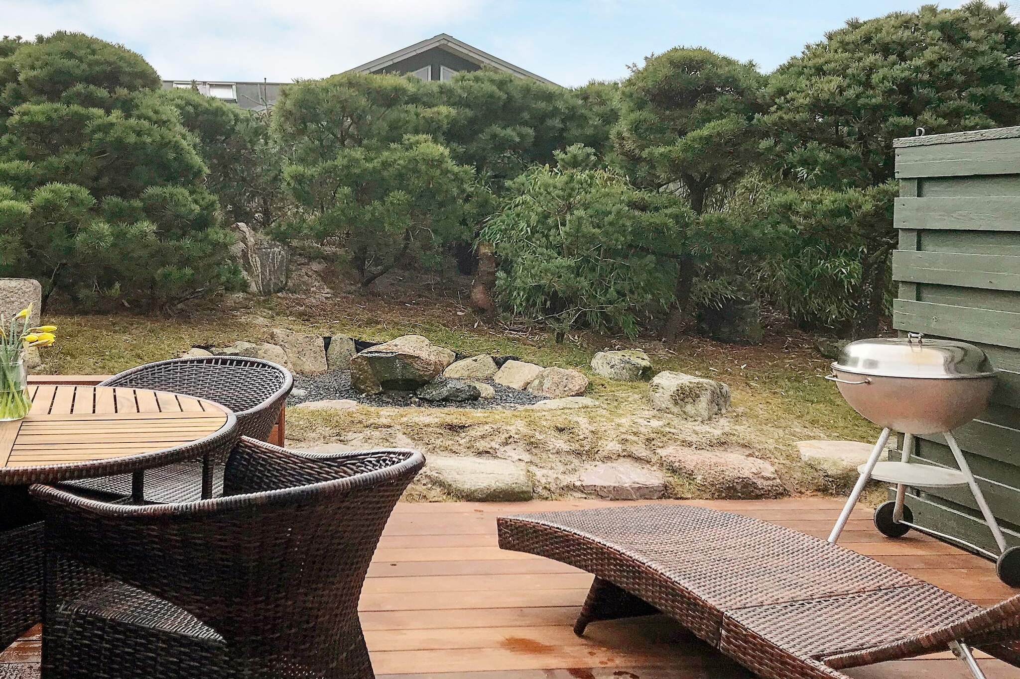 open kitchen(cooker(2 ring stoves), coffee machine, oven, dishwasher, freezer(60-99L), fridge-freezer), Living/bed room(18 m2)(TV(satellite, german television channels)), bedroom(2x single bed), bathroom(floor heating)(bathtub or shower, washbasin, toilet), heating(electric), terrace, garden furniture, BBQ, air to air heatpump, chromecast