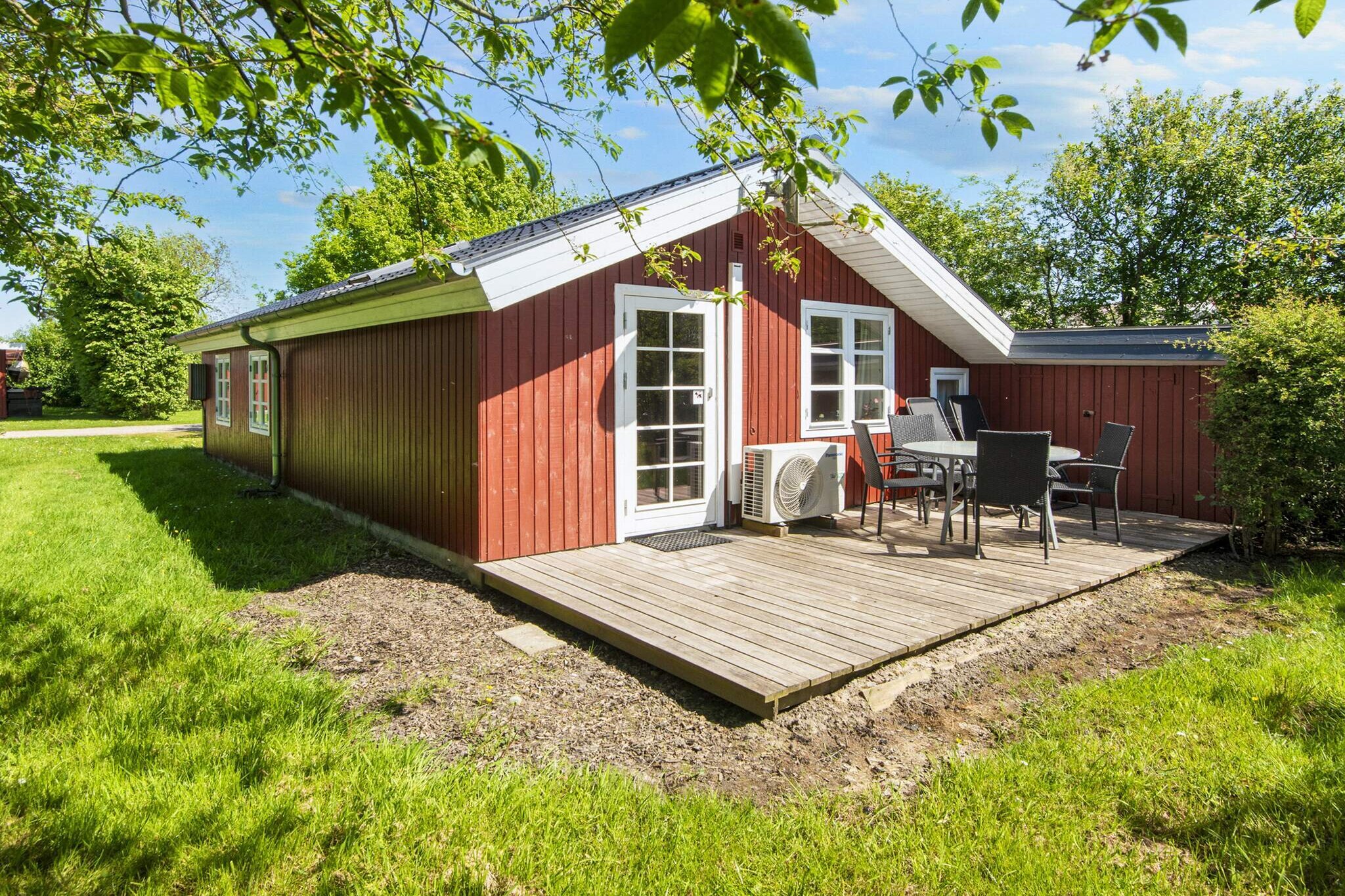 Smaller holiday cottage located on a small plot in the holiday area Bork Havn. There are 2 terraces. Das Haus liegt in Bork Hytteby, wo es einen kleinen Jollenhafen und gemeinsame Spielplätze gibt. Die Gegend ist geprägt von den kleinen Holzhäusern, die in den kleinen gemütlichen Seitenflügeln dicht an dicht stehen. No letting to youth groups.A refundable deposit might be charged closer to your check-in date. The security deposit ensures a smooth stay and covers any additional services or consumption charges.This deposit covers utilities consumed during your stay and any additional services that may be taken.The final amount will be adjusted based on actual meter readings, actual usage of extra services, and any remaining balance will be refunded within 21 days after checkout.This deposit simply acts as a prepayment for charges that  you would anyways pay for, ensuring a seamless stay and check-out experience.