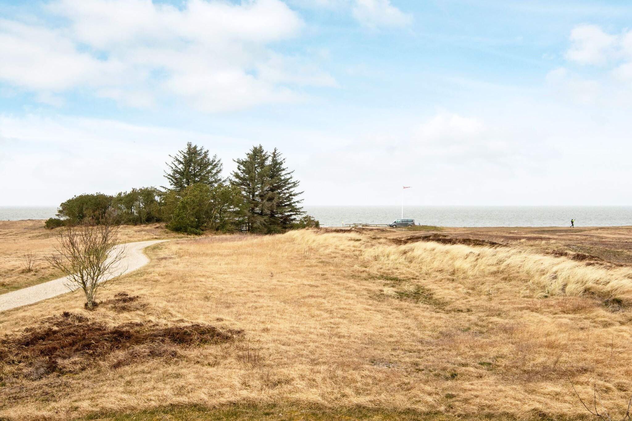 Practical holiday cottage with mixed furnishings located on a natural plot overlooking Ringkøbing Fjord. Approx. 200 m from the house is a bike trail to Bundsbæksmølle and the viking village. No letting to youth groups.A refundable deposit might be charged closer to your check-in date. The security deposit ensures a smooth stay and covers any additional services or consumption charges.This deposit covers utilities consumed during your stay and any additional services that may be taken.The final amount will be adjusted based on actual meter readings, actual usage of extra services, and any remaining balance will be refunded within 21 days after checkout.This deposit simply acts as a prepayment for charges that  you would anyways pay for, ensuring a seamless stay and check-out experience.