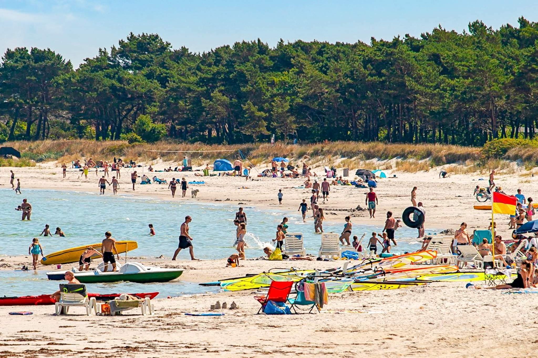 Holiday apartment on the first floor in quiet surroundings with fine fishing possibilities nearby. Close to child-friendly beach. Balka Strand is in a beautiful area with salt meadows and wood. The numerous attractions are all within easy reach.