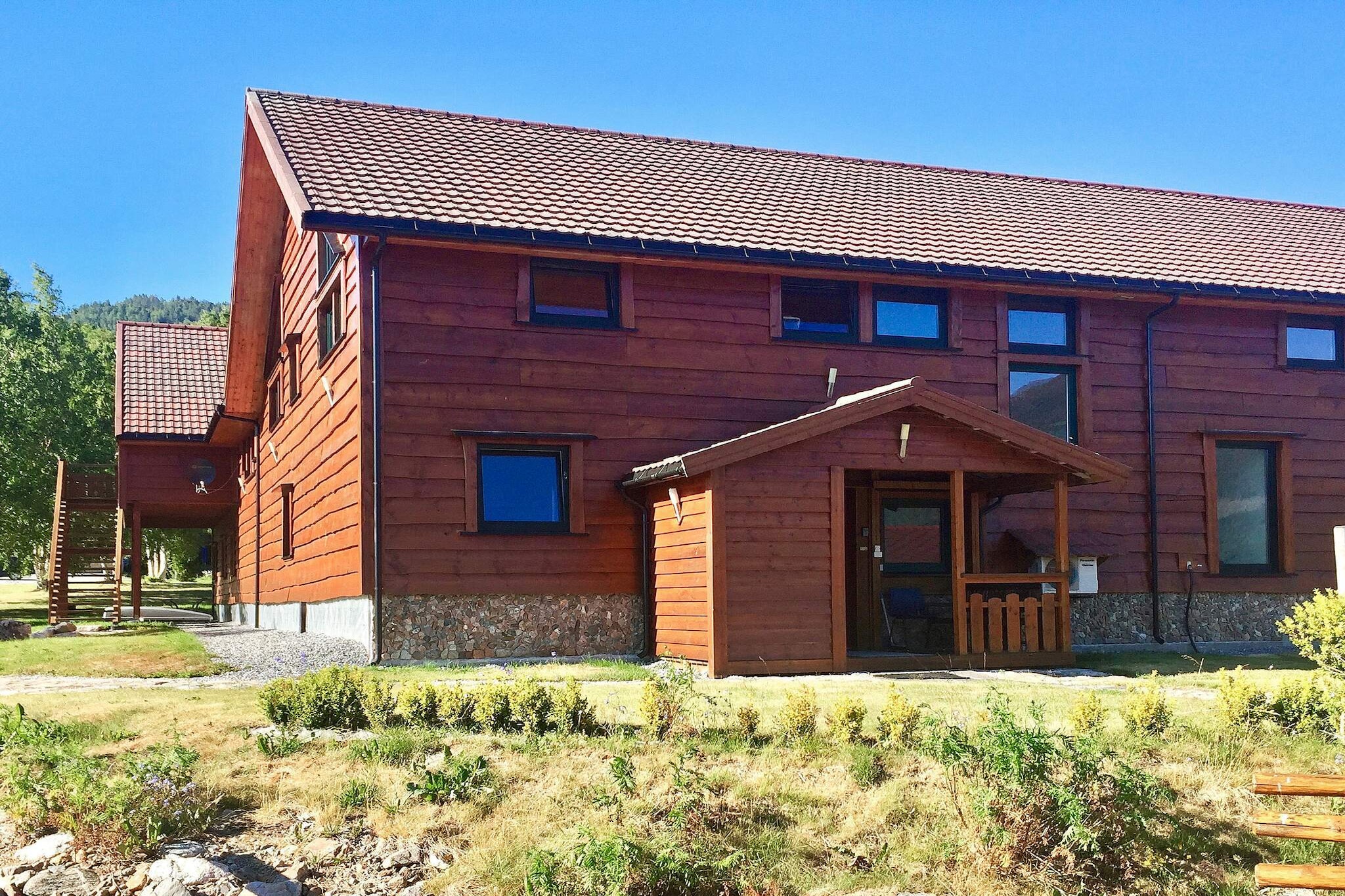 open kitchen(cooker(electric), hood, coffee machine(filter), microwave, dishwasher, fridge, freezer(200-249L), tumble dryer, washing machine), Living/bed room(56 m2)(TV(satellite, german television channels, norvegian TV channels ), stereo unit), bedroom(12 m2)(double bed, children\'s bed), bedroom(12 m2)(double bed), bedroom(12 m2)(2x single bed), bedroom(12 m2)(2x single bed), bedroom(10 m2)(2x single bed), bathroom(floor heating)(bathtub or shower, washbasin, toilet), bathroom(floor heating)(bathtub or shower, washbasin, toilet), sauna(shared with other guests, indoor, heated), heating(electric), terrace, garden furniture, BBQ, BBQ, swimming pool(shared with other guests, outside)