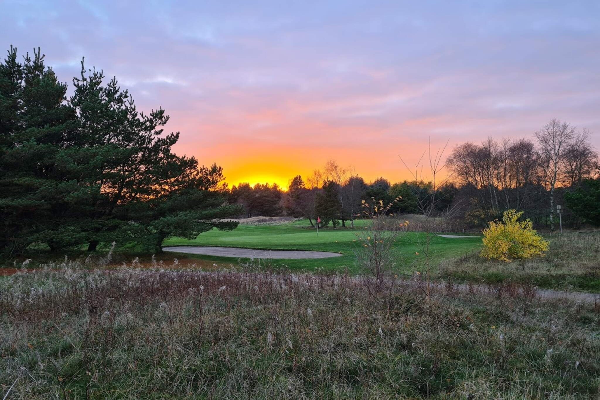 Internet Access DSL, open kitchen(stove(induction), hood, coffee machine, microwave, dishwasher, fridge(+ freezer), washing machine), Living/bed room(19 m2)(TV(satellite, german television channels, danish TV channels (DR1 and TV2)), video, radio), bedroom(double bed), bedroom(2x single bed), bedroom(2x bunk bed), bathroom(bathtub or shower, washbasin, toilet), heating(electric), terrace(roofed), garden furniture, BBQ