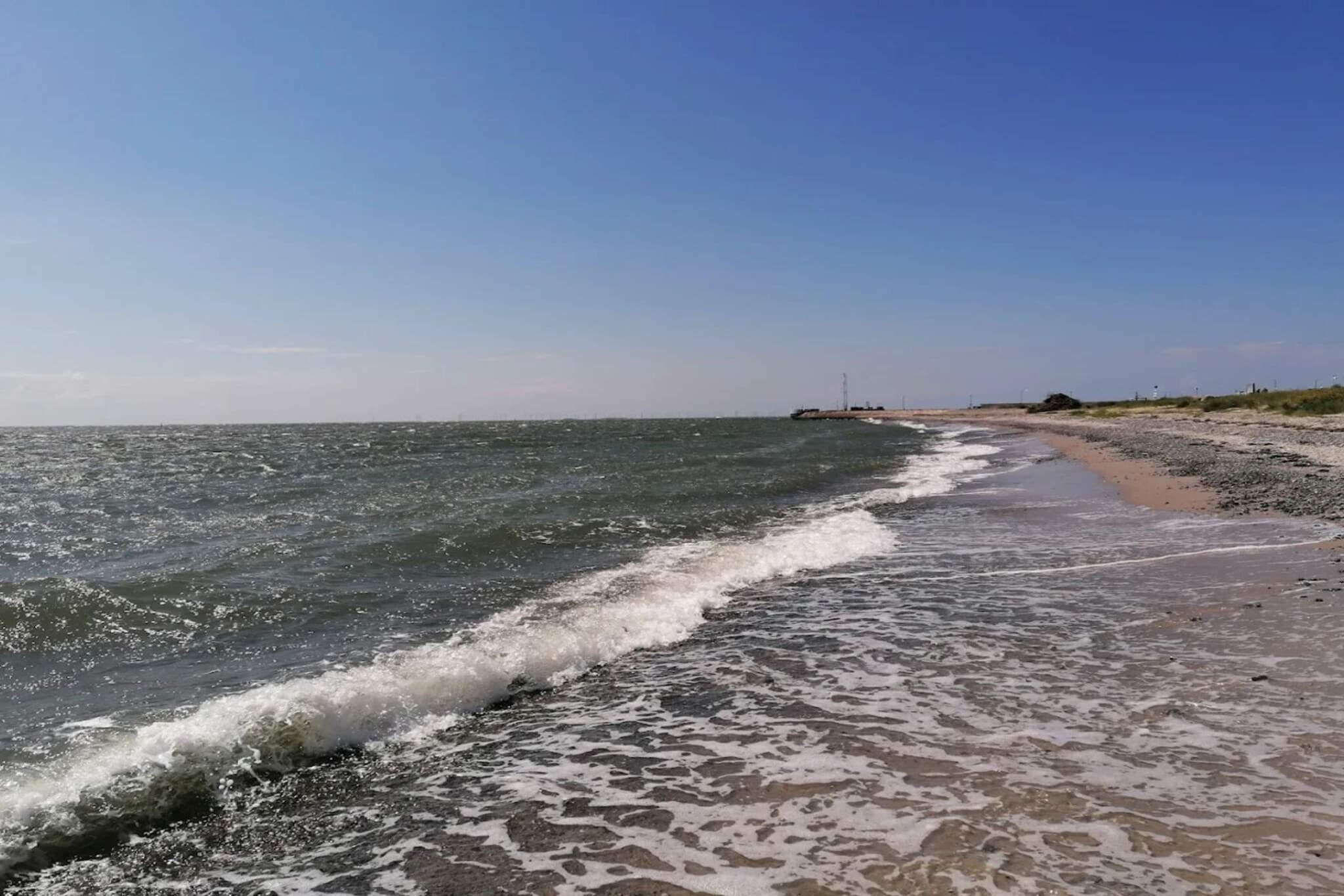 Annex: (2x single bed)\n\nInternet Access DSL, open kitchen(cooker(electric), hood, coffee machine, microwave, dishwasher, fridge-freezer, washing machine), Living/bed room(TV(cable, german television channels, danish TV channels (DR1 and TV2)), CD player, stereo unit, high chair), bedroom(2x single bed), bedroom(2x single bed), bathroom(bathtub or shower, washbasin, toilet), bathroom(washbasin, toilet), heating(electric), terrace, terrace(roofed), BBQ, air to air heatpump, chromecast