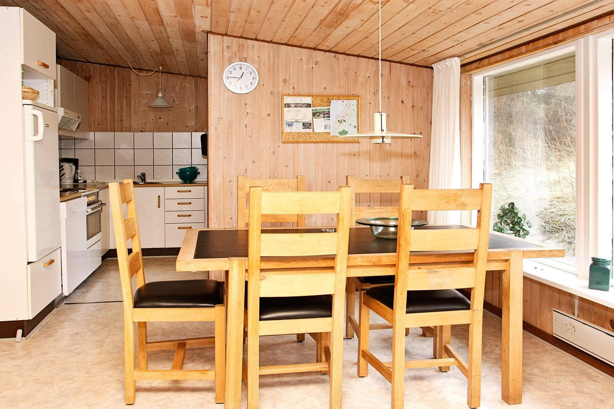 open kitchen(cooker(electric), hood, coffee machine, dishwasher, fridge(+ freezer), washing machine), Living/bed room(single folding bed, TV(satellite), radio), bedroom(double bed, children\'s bed), bedroom(2x bunk bed), bedroom(single folding bed), bathroom(bathtub or shower, washbasin, toilet), sauna(indoor, heated), heating(electric), terrace, garden furniture