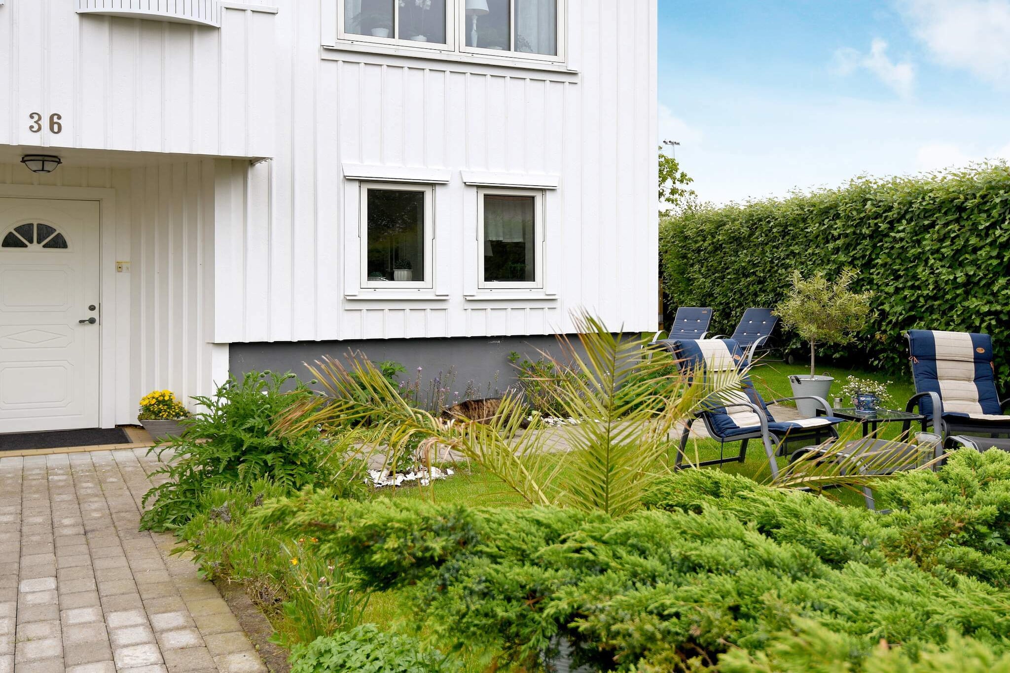 Welcome to this great holiday home, located within walking distance of several lovely beaches in the beautiful town of Lysekil! It is also only a few minutes' walk from Gullmarsborgs Ice Skating Hall.  The holiday home is an apartment in a beautiful house with a garden plot that you share with the owner. The apartment consists of a small kitchen, a living room, a bedroom, a lavatory with a WC and a washbasin, and a bathroom with a WC, a washbasin, and a shower. The kitchen has the most basic amenities, such as electic hotplates, a microwave oven, and a fridge. Please note that there's no freezer. The bedroom features a double bed and a TV. Behind the bedroom there's a small living room with a little sofa. The apartment has free wireless internet access.  Lysekil is a beautiful and very popular summer town, offering an array of restaurants and activities, such as concerts, seal safaris, and the aquarium Havets Hus. The town is known for being one of northern Europe's best places for canoeing, diving, and fishing. It is the perfect base for those who wish to enjoy the beauty of the archipelago. Take a boat trip and admire the islands, or rent a kayak! There's also a beautiful promenade by the beach, from which you can enjoy the view.  If you are interested in history, don't miss the ancient rock carvings on the cliffs of Brodalen!  History lovers will also enjoy the museum Vikarvet where you can learn about stone cutting and fishing in the area, as well as see the large collection of ships. For those who love swimming there's an excellent, child-friendly beach by Govik. There's another called Pinneviksbadet, with shallow water, public bathrooms, and a kiosk. You can also swim by the dock Trampen in the harbour. Those who want to go golfing can visit the new 18-hole golf course in Holma.  Welcome to Lysekil, a lovely holiday resort!