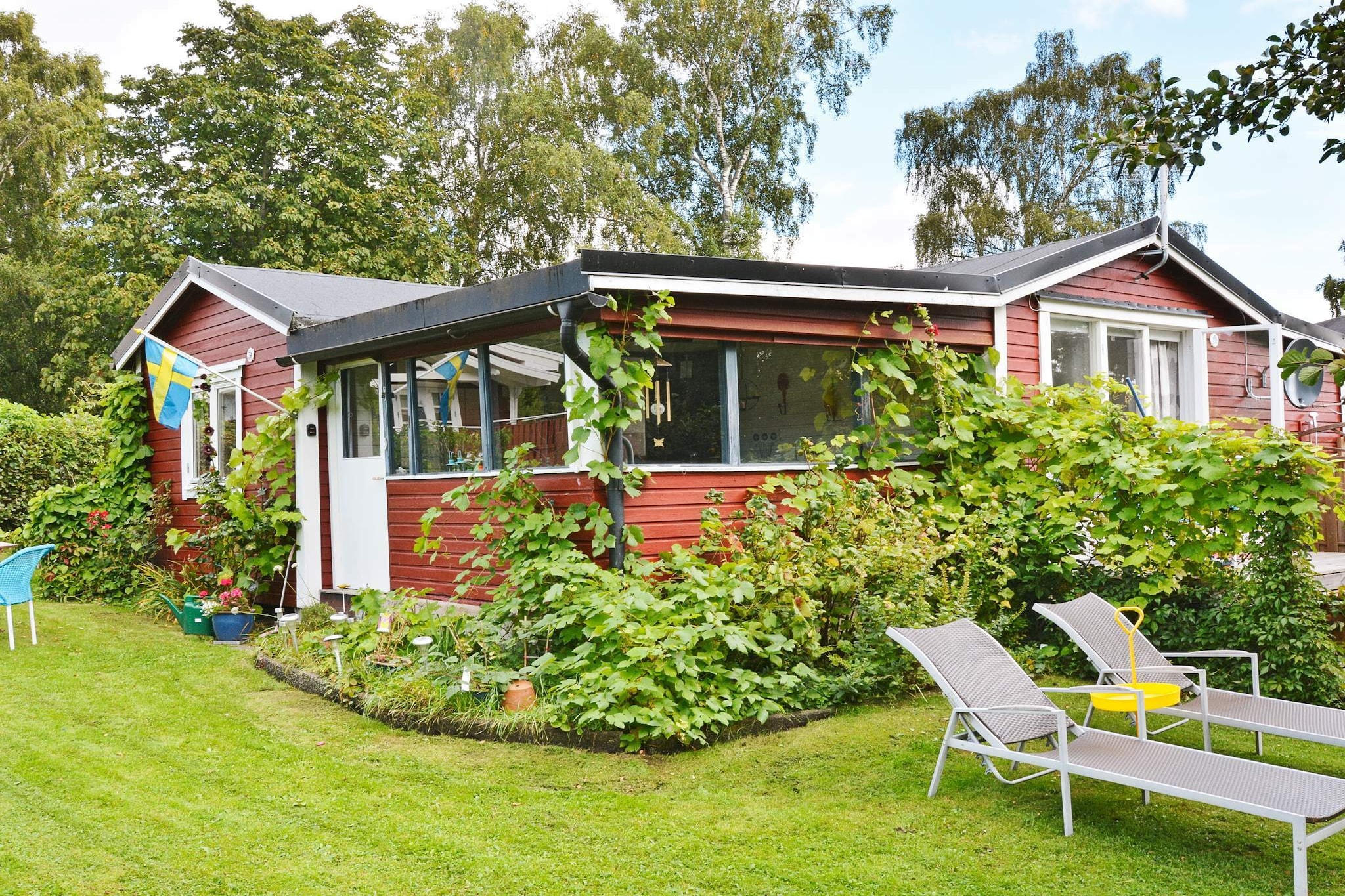 Welcome to this cozy cottage with a fantastic location and with view of the sea from the kitchen and balcony. In addition, relaxing and nice view of the stream that meanders by the plot from the balcony, the garden and the conservatory. Here you stay really comfortably in this modern and exceptionally well-kept cottage, close to the sea. The entire cabin's interior is modern, well maintained and fresh and it will probably not be so easy for you to go on excursions when you stay so nicely. The kitchen is well equipped with clean and nice surfaces and a dining area where you can see the sea while you eat. The living room is a nice place to be on and here feels undisturbed and inviting to be while the creek meanders the last bit down to the sea right outside the window and door. Adjacent to the family room is also a fresh and nice bathroom. In the living room there is also a sofa bed for two people. The bedroom maintains the same fine standard as the rest of the house. Finally, we have the comfortable and inviting conservatory where you like sitting on the evenings it's too chilly to be outside, but where you still don't wants to really retreat into the house. If it's coold in the conservatory there is a heater in the ceiling that you can switch on. Outside the kitchen there is a large and well-furnished terrace with nice furniture, barbecue and the beautiful sea view. The whole garden borders the stream and in the garden there are many beautiful plants as well as several sitting areas. Down by the jetty and sea there is a place that all the houses in the area have access to and here you are happy to settle down for a while. At the pier your rowing boat is also waiting for an excursion or fishing (free fishing with rod and hook). It is also possible to take a dip in the sea here down. Should you manage to tear yourself away from this charming accommodation after all, you have excursion opportunities in large quantities. Take a trip to SÃ¶lvesborg with you a bit of luck comes at the same time as the jazz days start, or why not a trip to HÃ¤llevik in Listerlandet, where there is a nice small harbor and a good smokehouse. In the other direction lies MÃ¶rrum Laxens hus and fishing opportunities (fishing license) and in Karlshamn there is one wonderful place for the curious; &quot;Kreativum&quot;. Good to know  The electricity meter must be read upon arrival and departure. Electricity consumption is paid in cash on site to the homeowner on the day of departure.