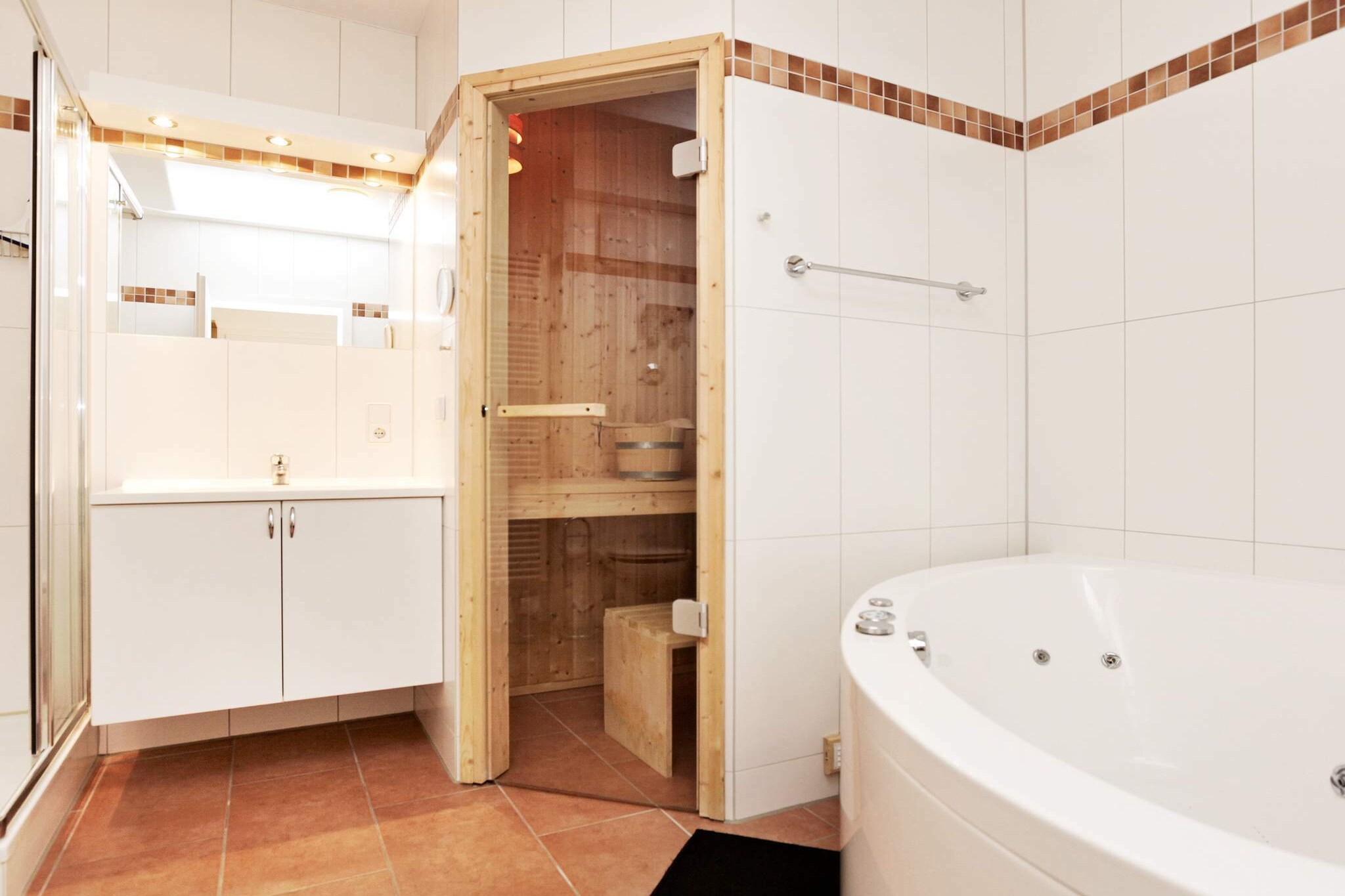 open kitchen(cooker(electric), hood, coffee machine, microwave, dishwasher, fridge-freezer, tumble dryer, washing machine), Living/bed room(TV(satellite, german television channels), DVD player, radio, CD player, stereo unit, high chair), bedroom(double bed, cot), bedroom(2x bunk bed), bathroom(floor heating)(bath tub, bathtub or shower, washbasin, toilet), Bubble bath(indoor, heated, 2 persons), sauna(indoor, heated, 4 persons), terrace