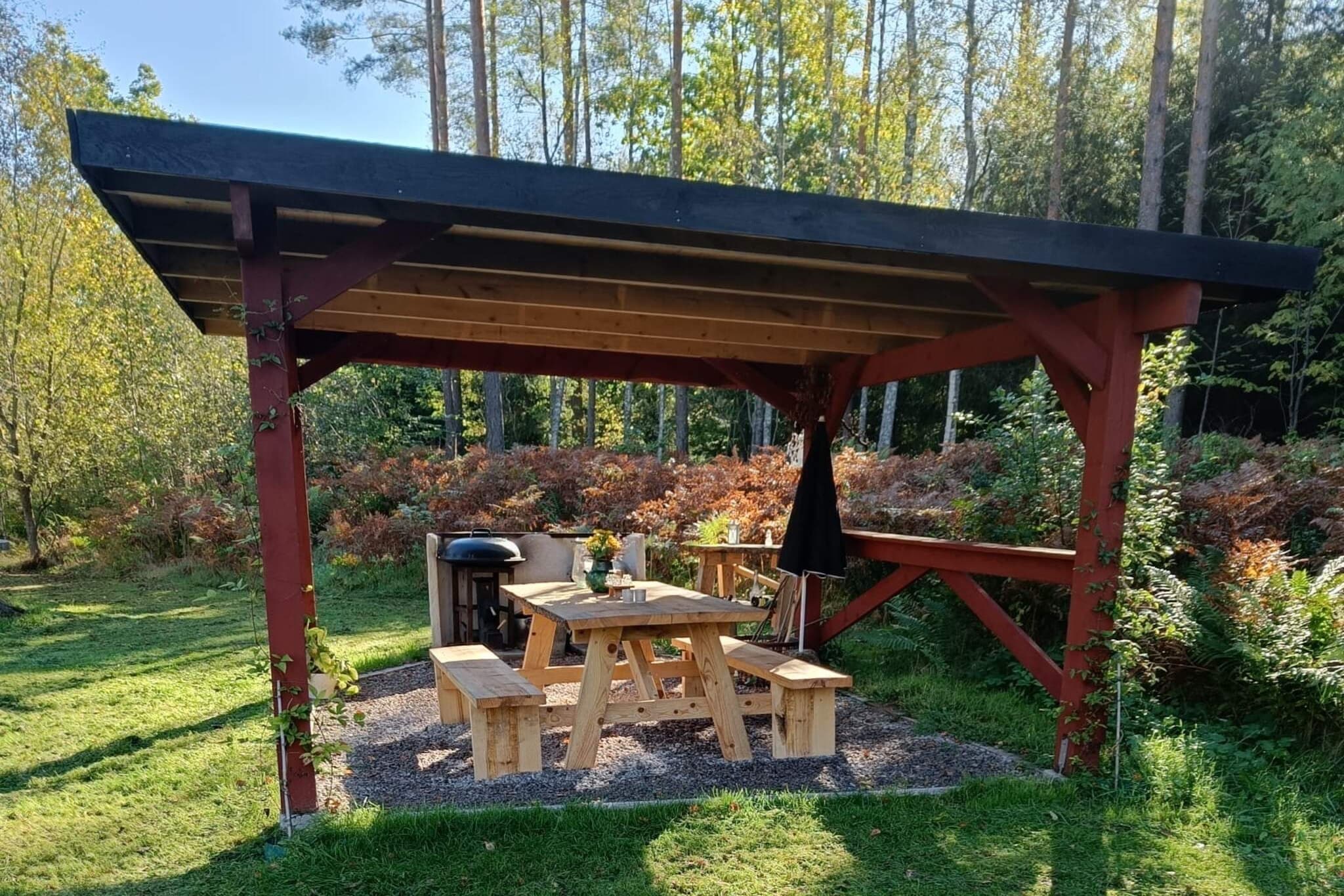 Living room, Kitchen(12 m2)(wood cooker, cooker(electric), coffee machine, microwave, fridge-freezer, high chair), Living/bed room(35 m2)(TV(swedish TV channels), fireplace, DVD player, radio, CD player), bedroom(16 m2)(double bed), bedroom(12 m2)(double bed), bedroom(10 m2)(2x single bed), bathroom(washbasin, shower, toilet), cot, heating(electric), parking