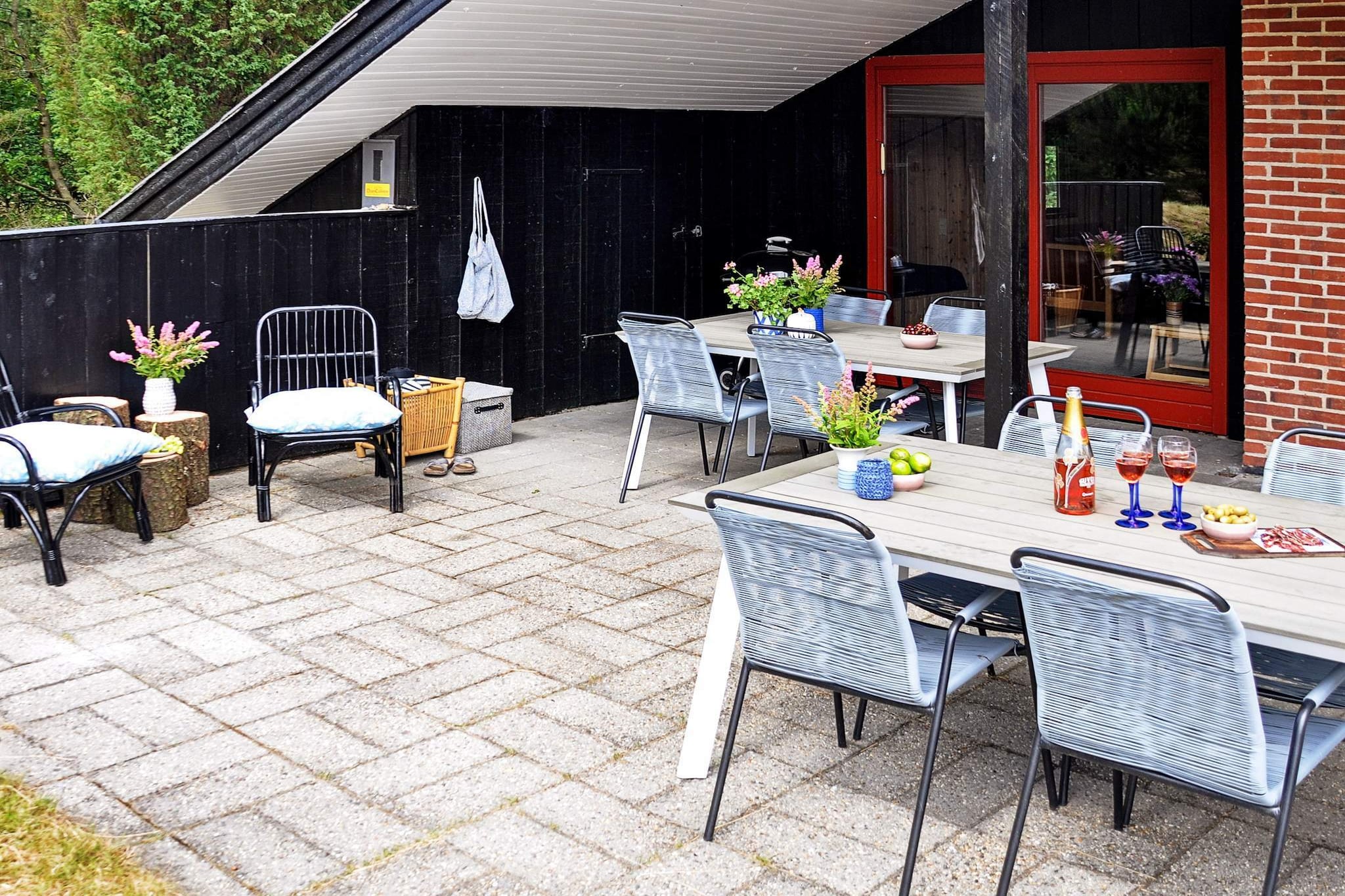 On a closed road and a large natural plot is this holiday cottage close to one of the best beaches in Denmark where you can enjoy a swim in the clear water and take long walks searching for amber. The house has a good decor and from the living room with an alcove you have access to the terrace. A refundable deposit might be charged closer to your check-in date. The security deposit ensures a smooth stay and covers any additional services or consumption charges.This deposit covers utilities consumed during your stay and any additional services that may be taken.The final amount will be adjusted based on actual meter readings, actual usage of extra services, and any remaining balance will be refunded within 21 days after checkout.This deposit simply acts as a prepayment for charges that  you would anyways pay for, ensuring a seamless stay and check-out experience.