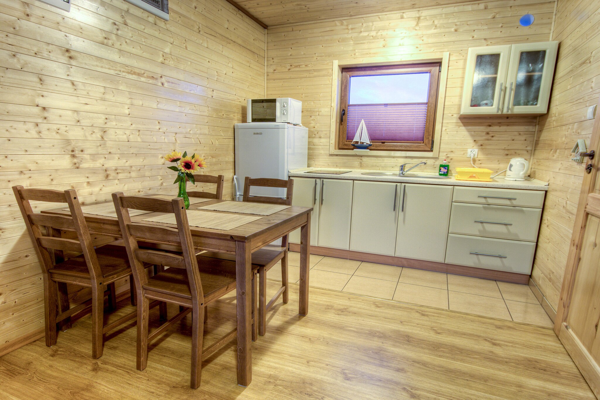 Holiday home located near the sea; ideal for relaxing with family.