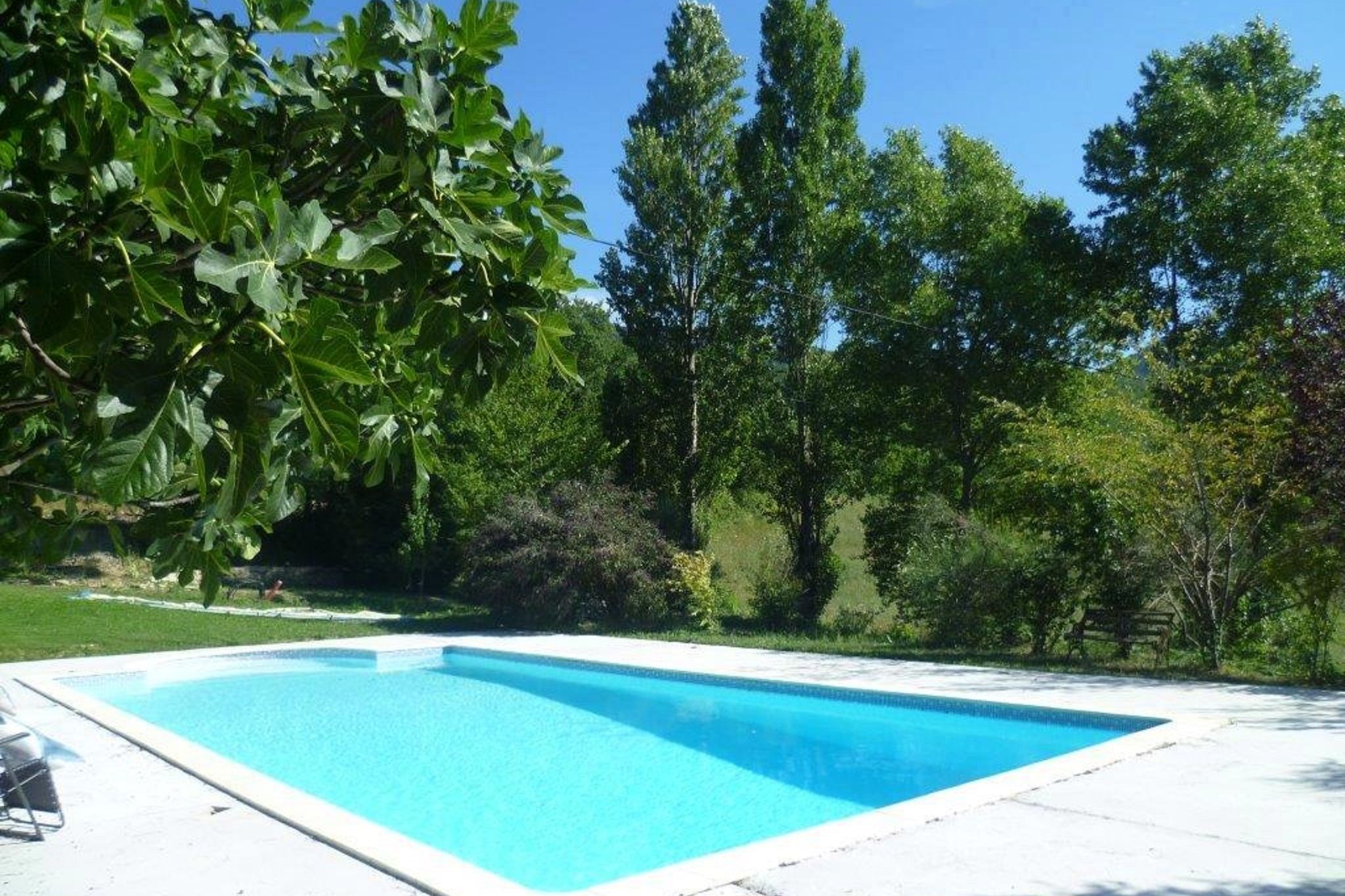 Characteristic appartement with swimming pool, completely renovated