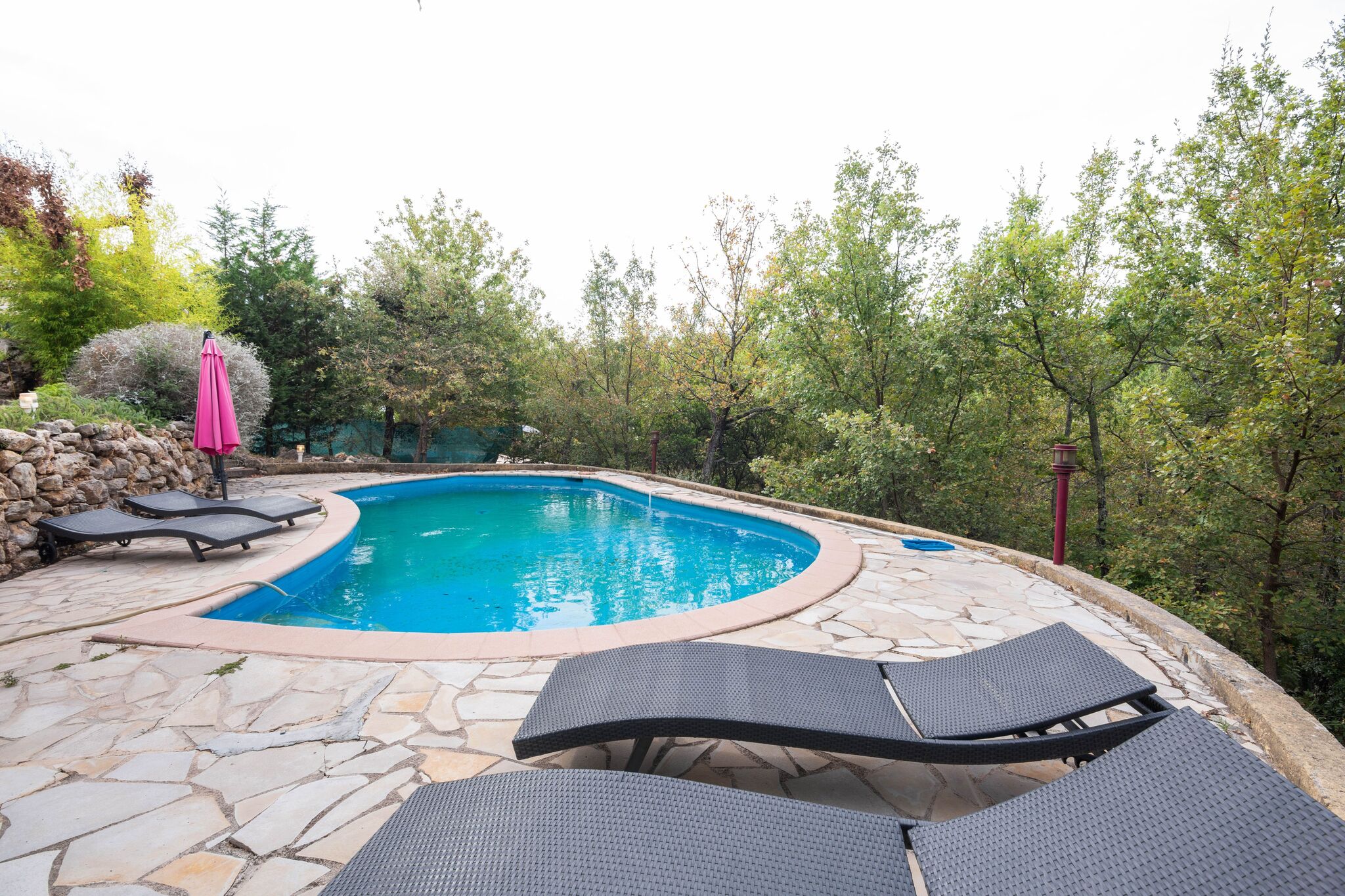 Wunderschöne Villa in Saint-Paul-en-Forêt mit Swimmingpool