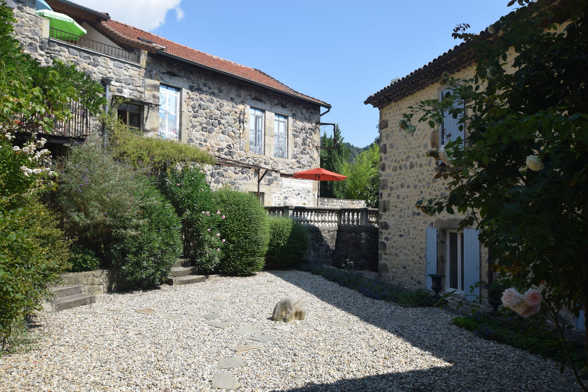 Enticing Holday Home in Ardèche with Swimming Pool
