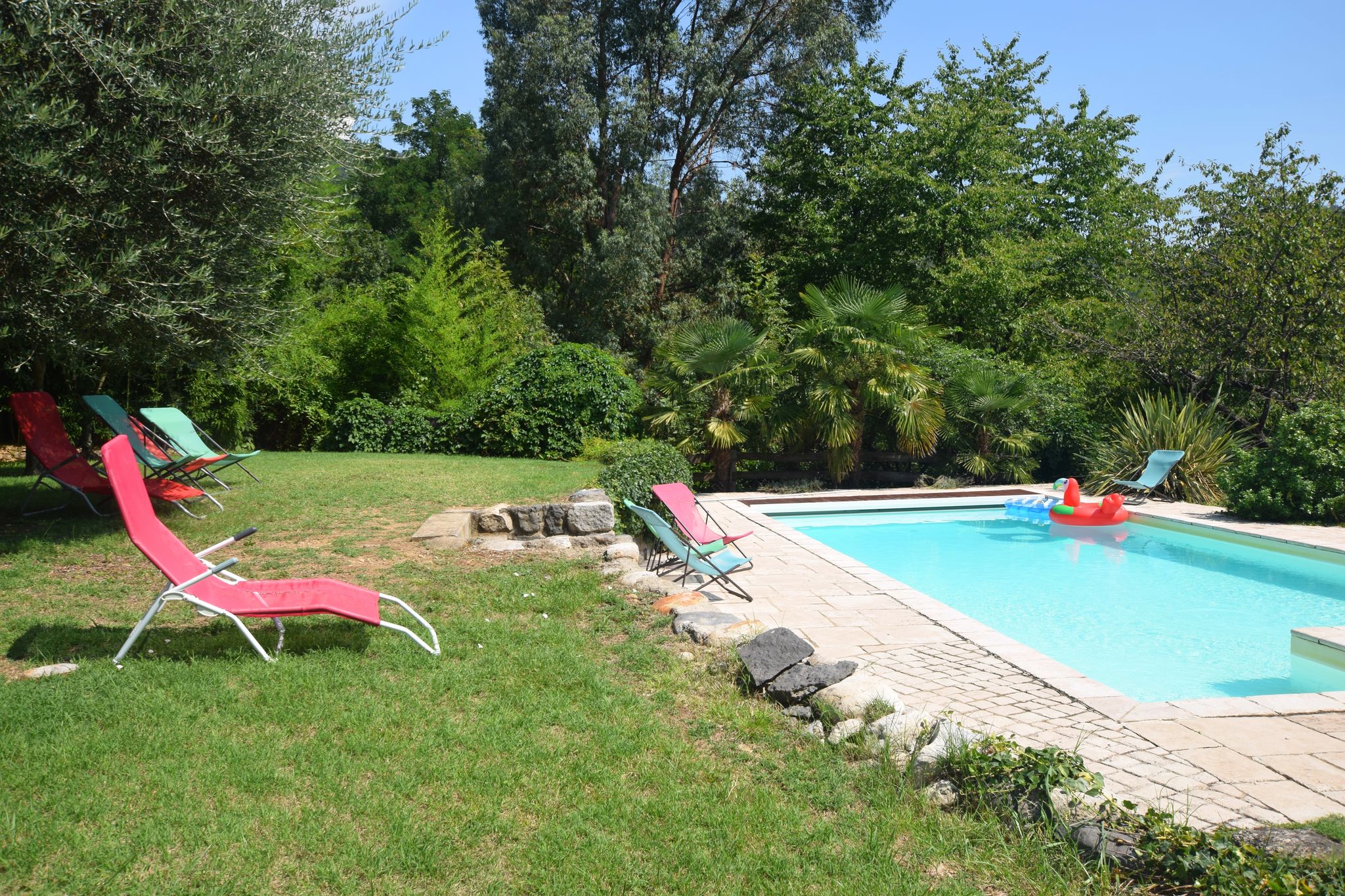 Gerenoveerd appartement in Ardèche met gedeeld zwembad