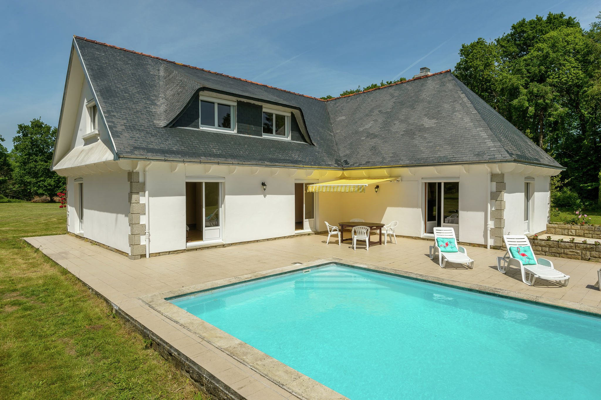 Beautiful villa in Concarneau with swimming pool
