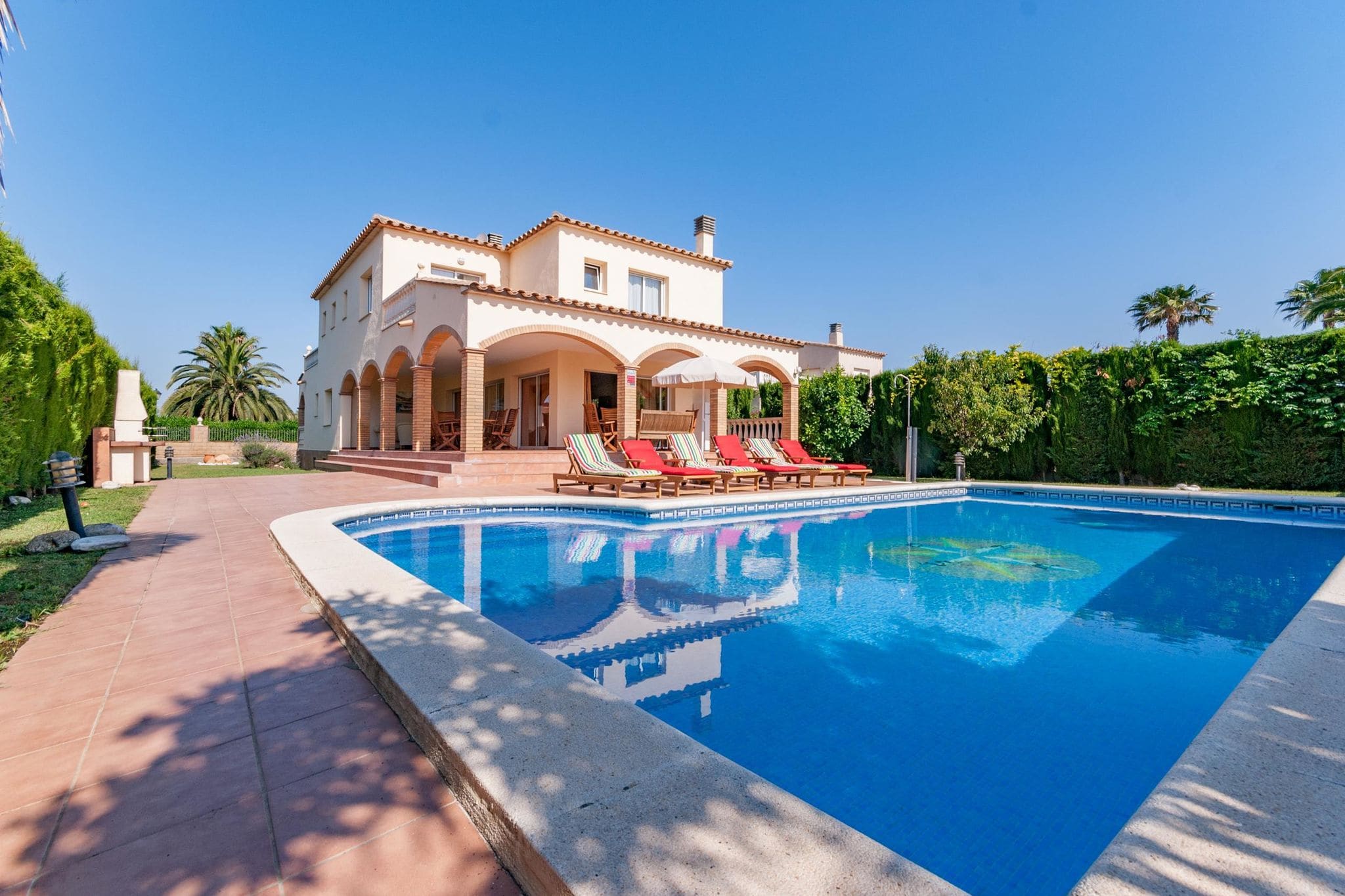 Luxuriöses Ferienhaus mit Pool in St. Pere Pescador