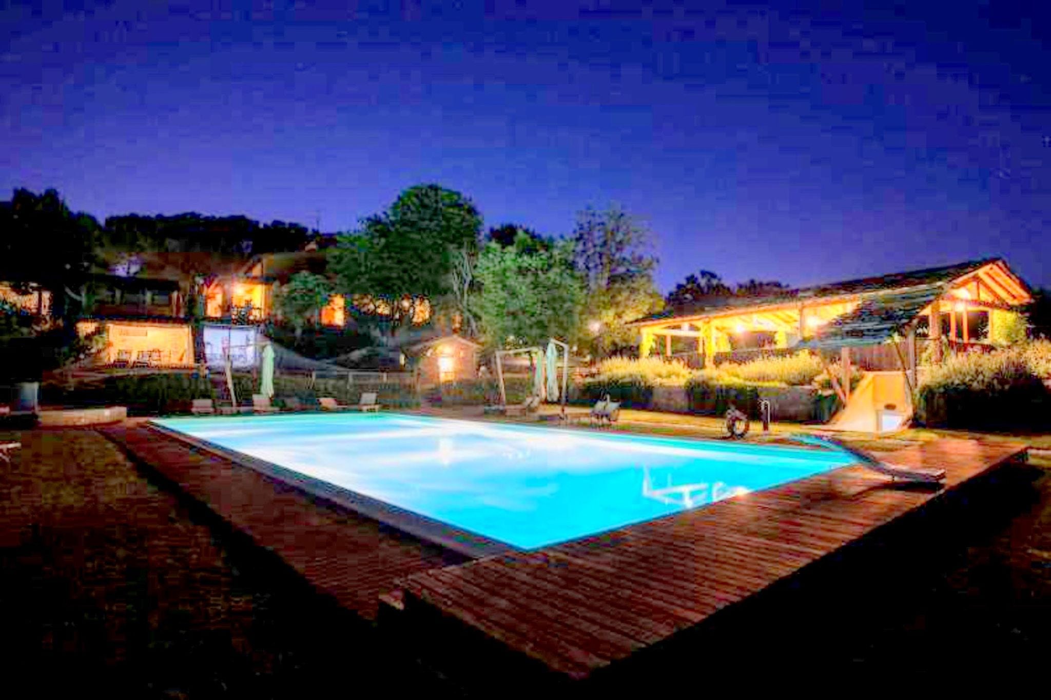 Gezellig appartement in Loro Ciuffenna met zwembad