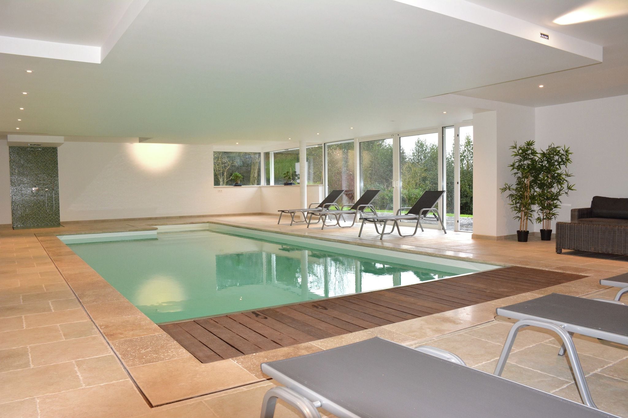 Imposant vakantiehuis in Stoumont met binnenzwembad en sauna