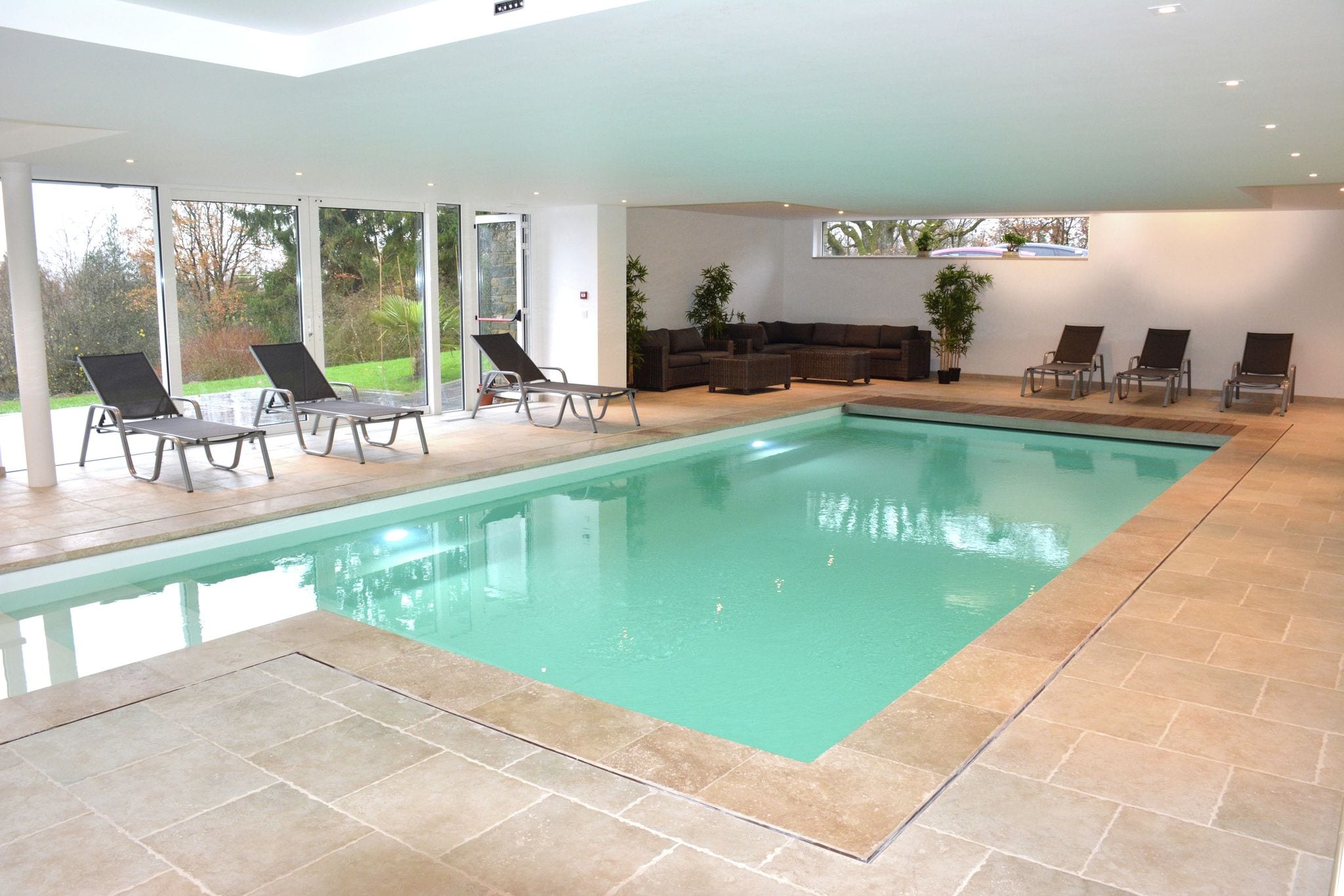 Imposant vakantiehuis in Stoumont met binnenzwembad en sauna