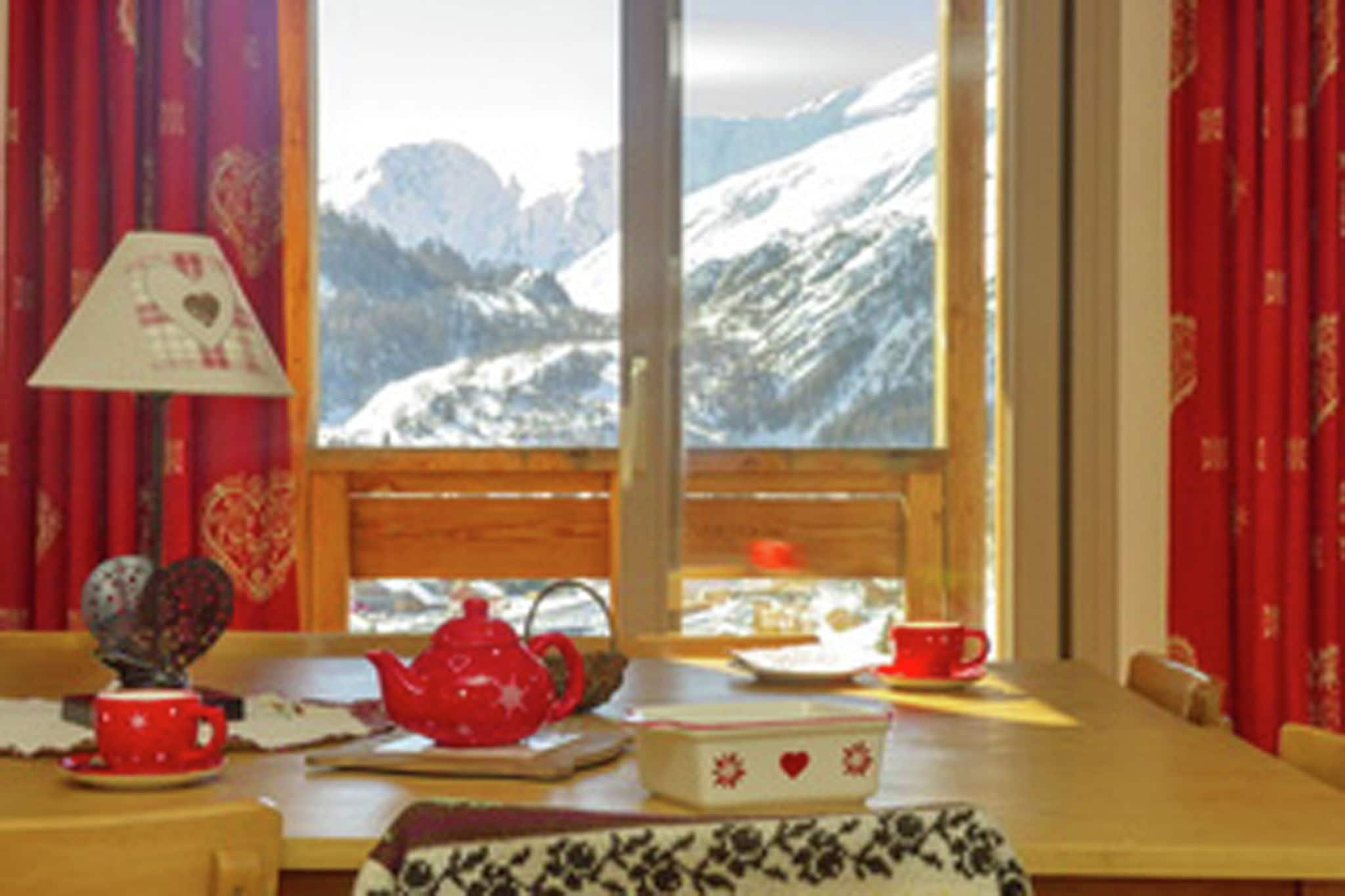 Large apartment with a view near the ski slope of Valloire